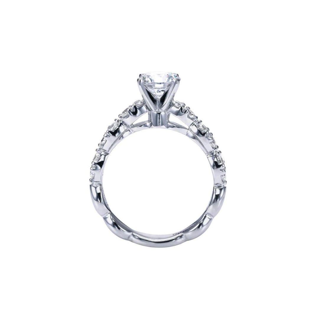   Scalloped Edge White Gold Diamond Engagement Ring In New Condition For Sale In Stamford, CT