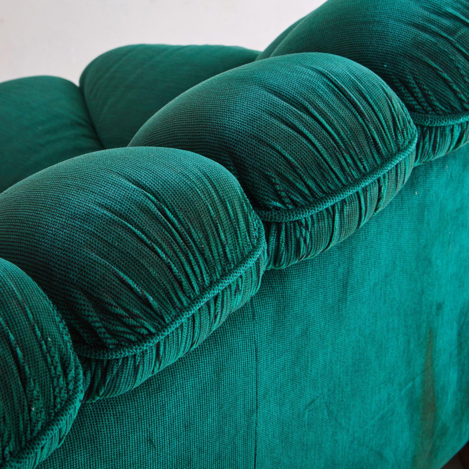 Scalloped Loveseat in Green Velvet, Italy 20th Century 7