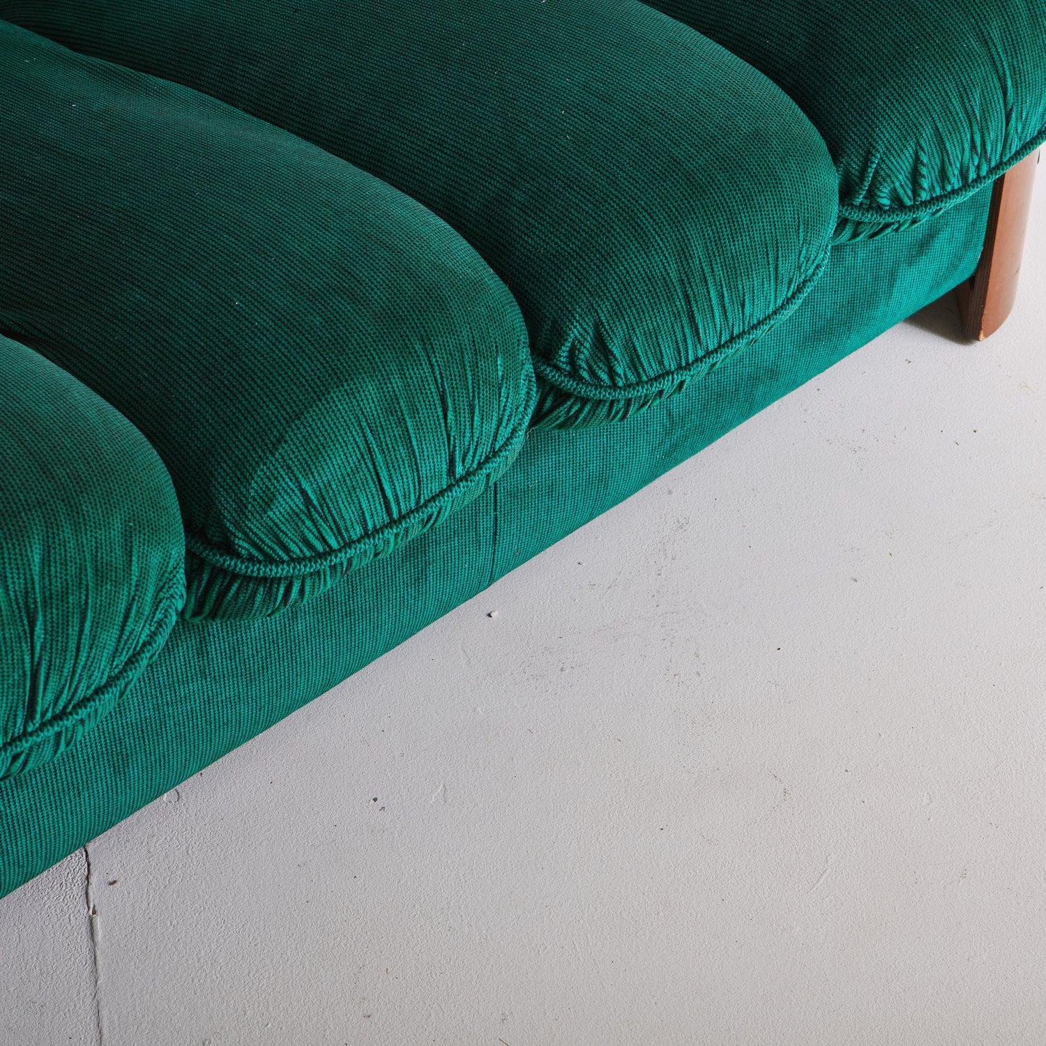 Scalloped Loveseat in Green Velvet, Italy 20th Century 3