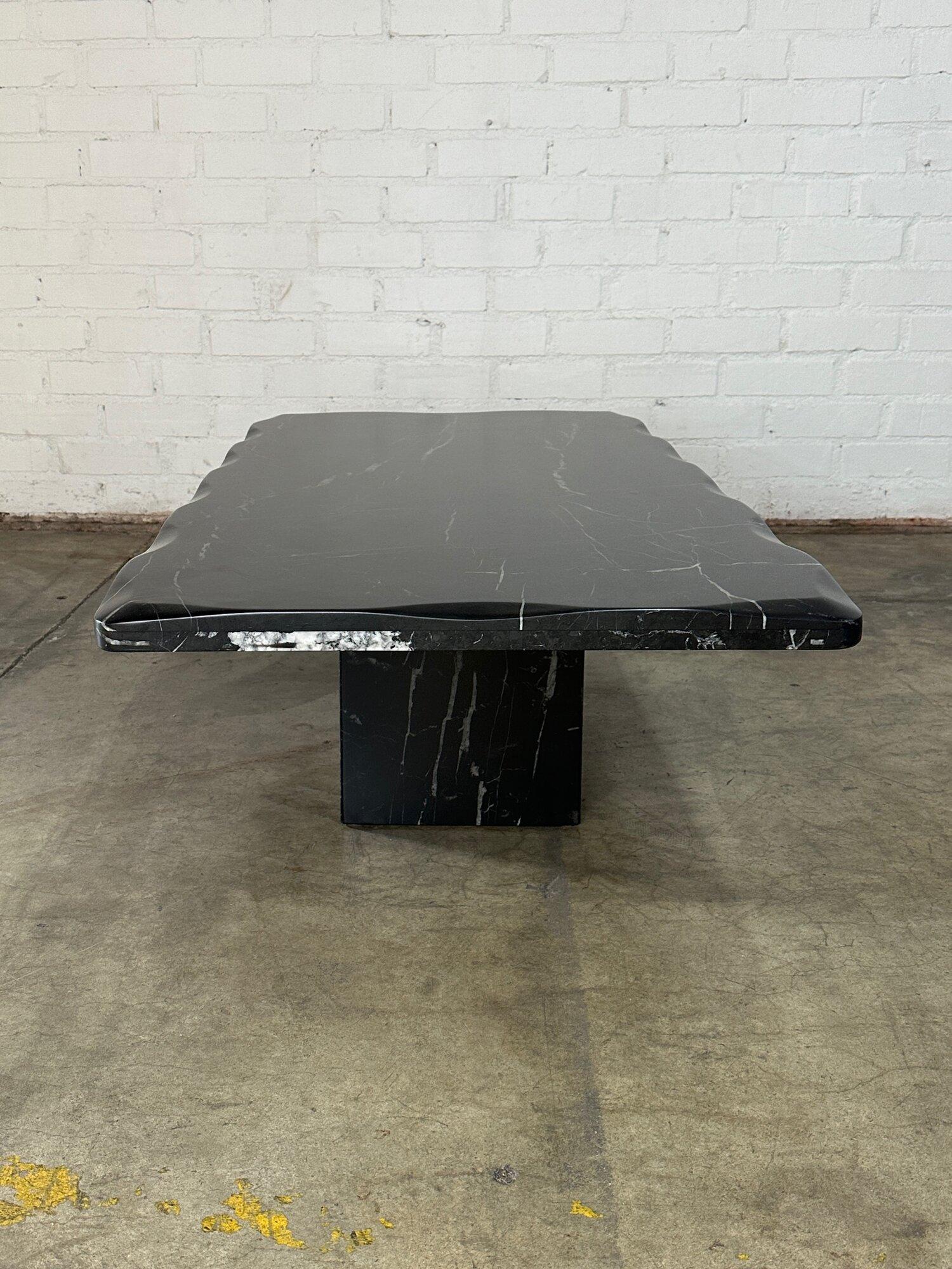 Late 20th Century Scalloped Marble coffee table For Sale