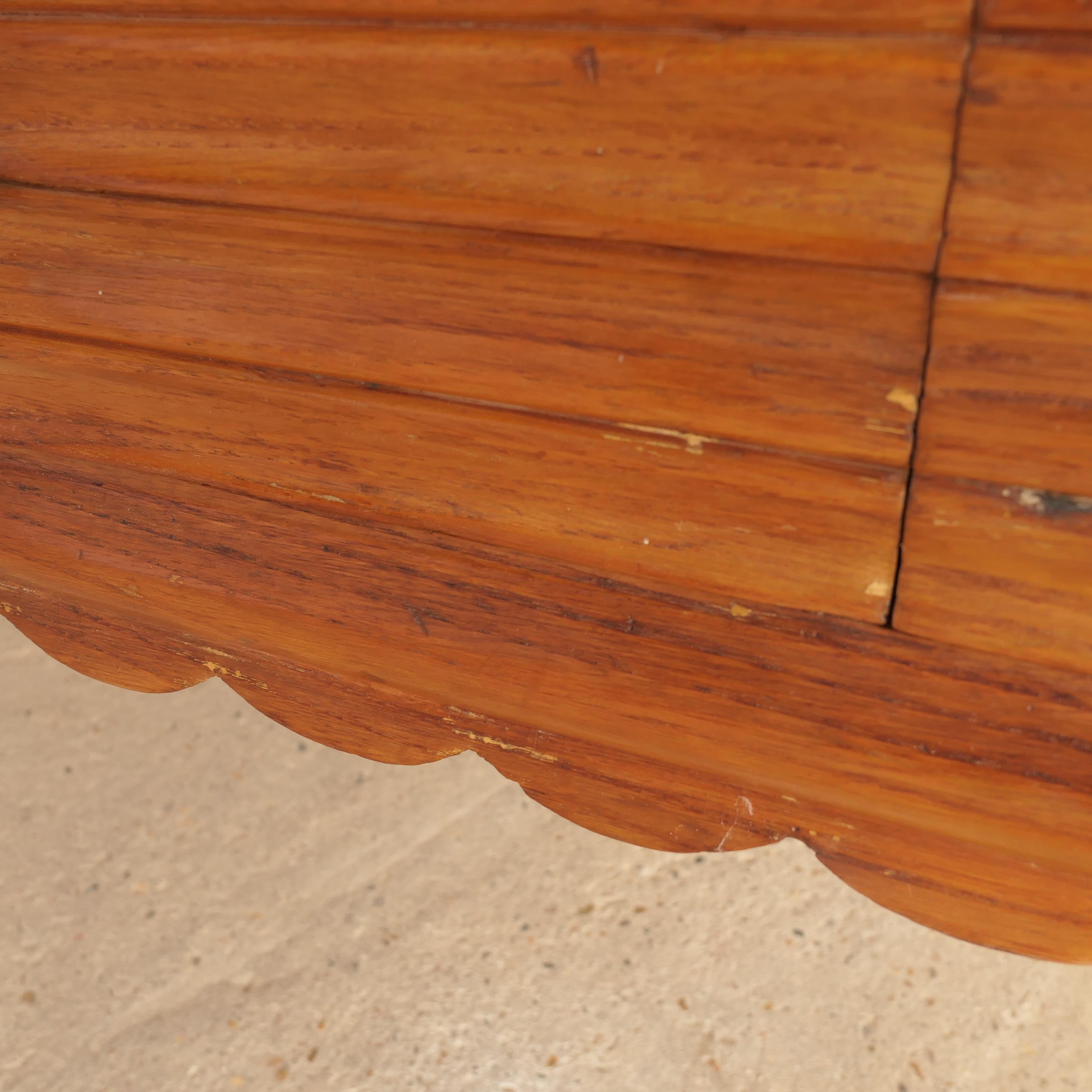 Scalloped Mid Century Console / Sideboard For Sale 8