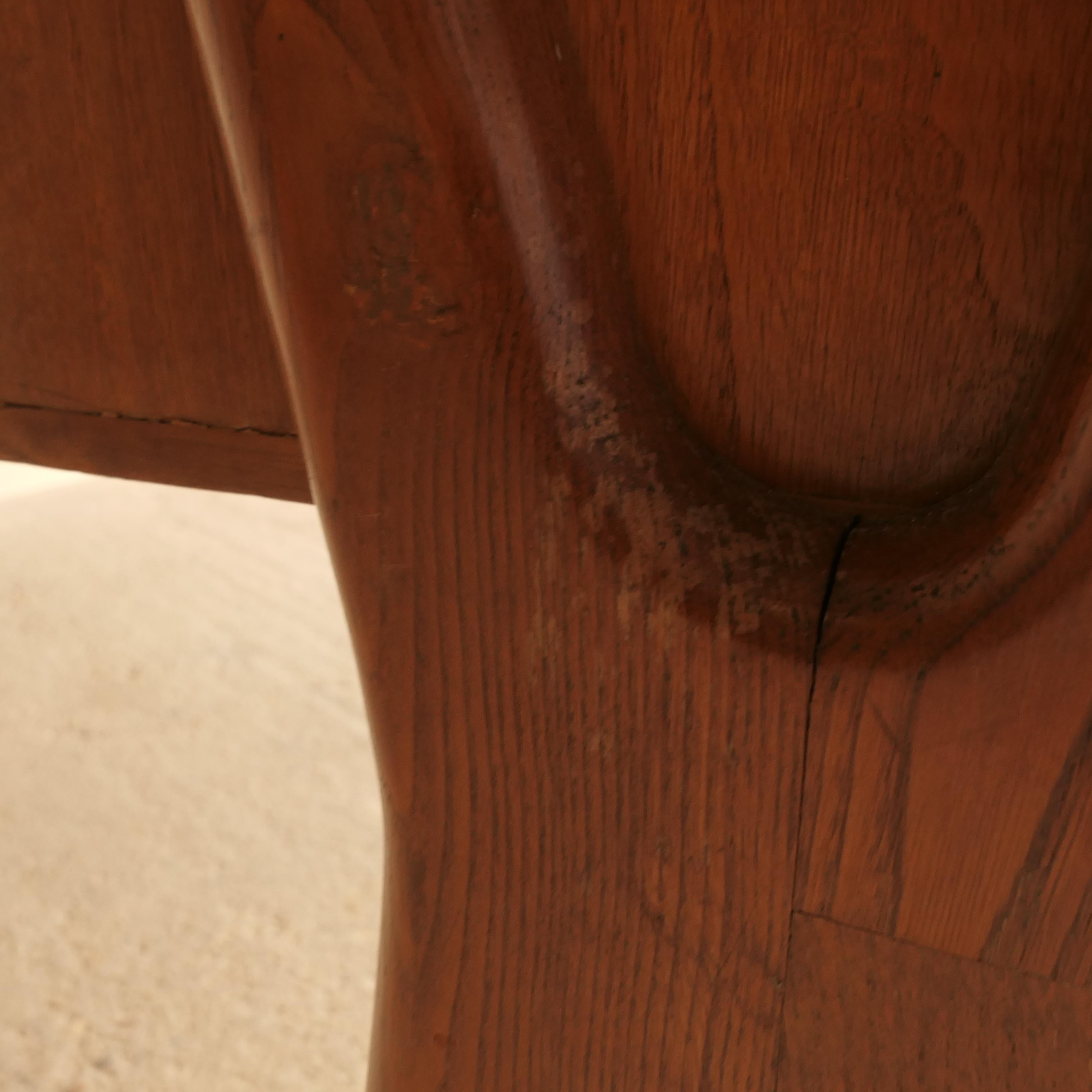 Scalloped Mid Century Console / Sideboard For Sale 12