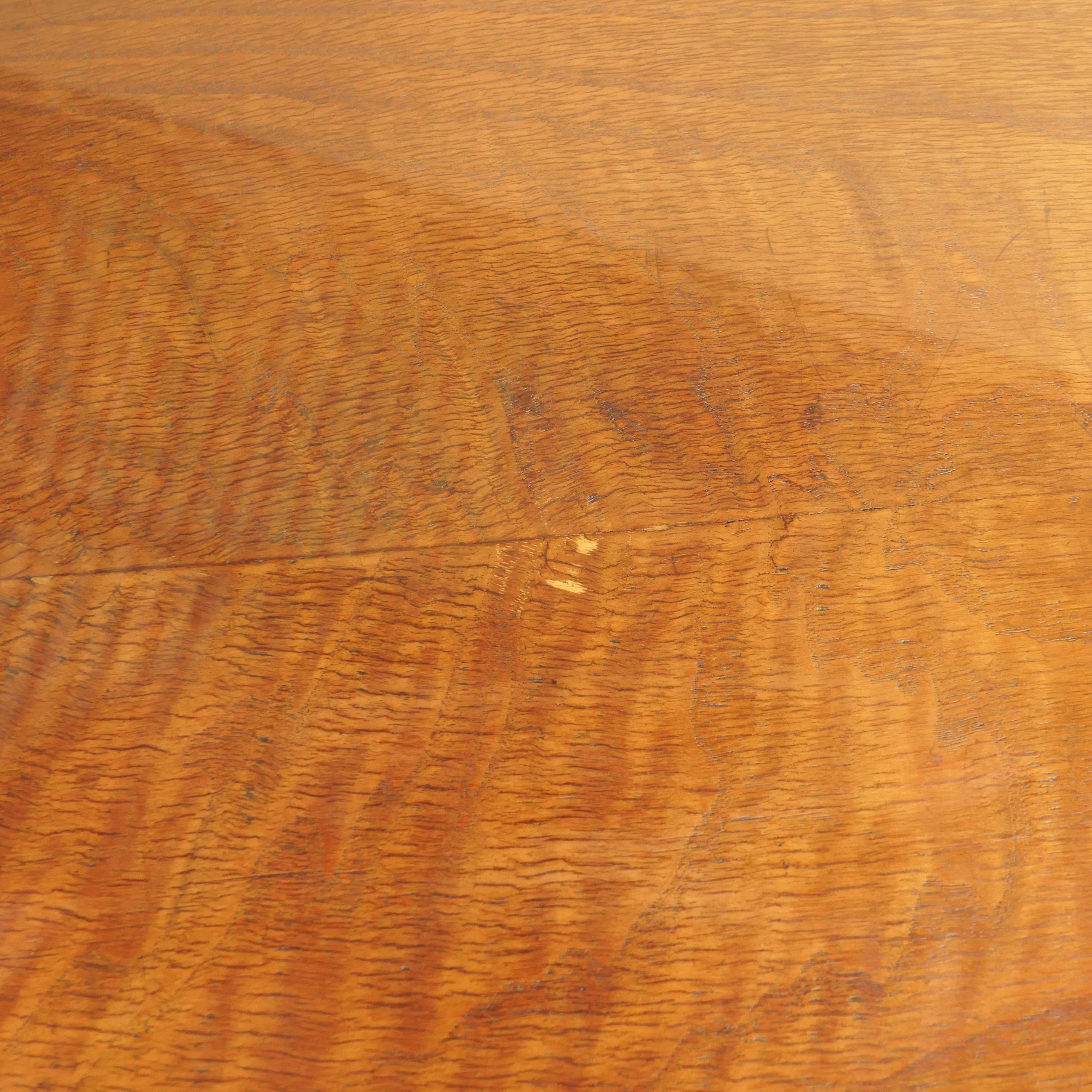 Mid-Century Modern Scalloped Mid Century Console / Sideboard For Sale