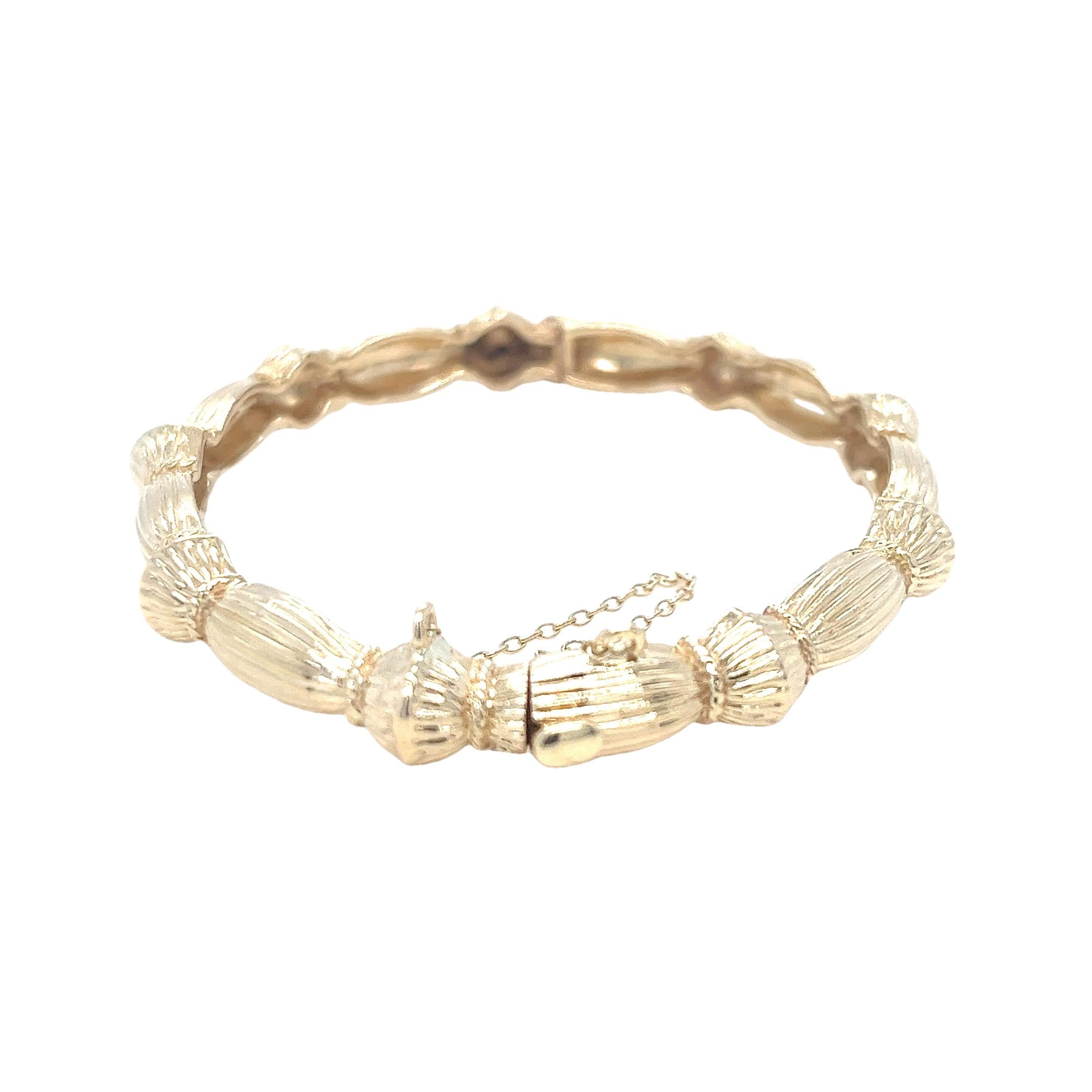 Bracelet en or jaune ovale festonné avec charnière Bon état - En vente à Coral Gables, FL