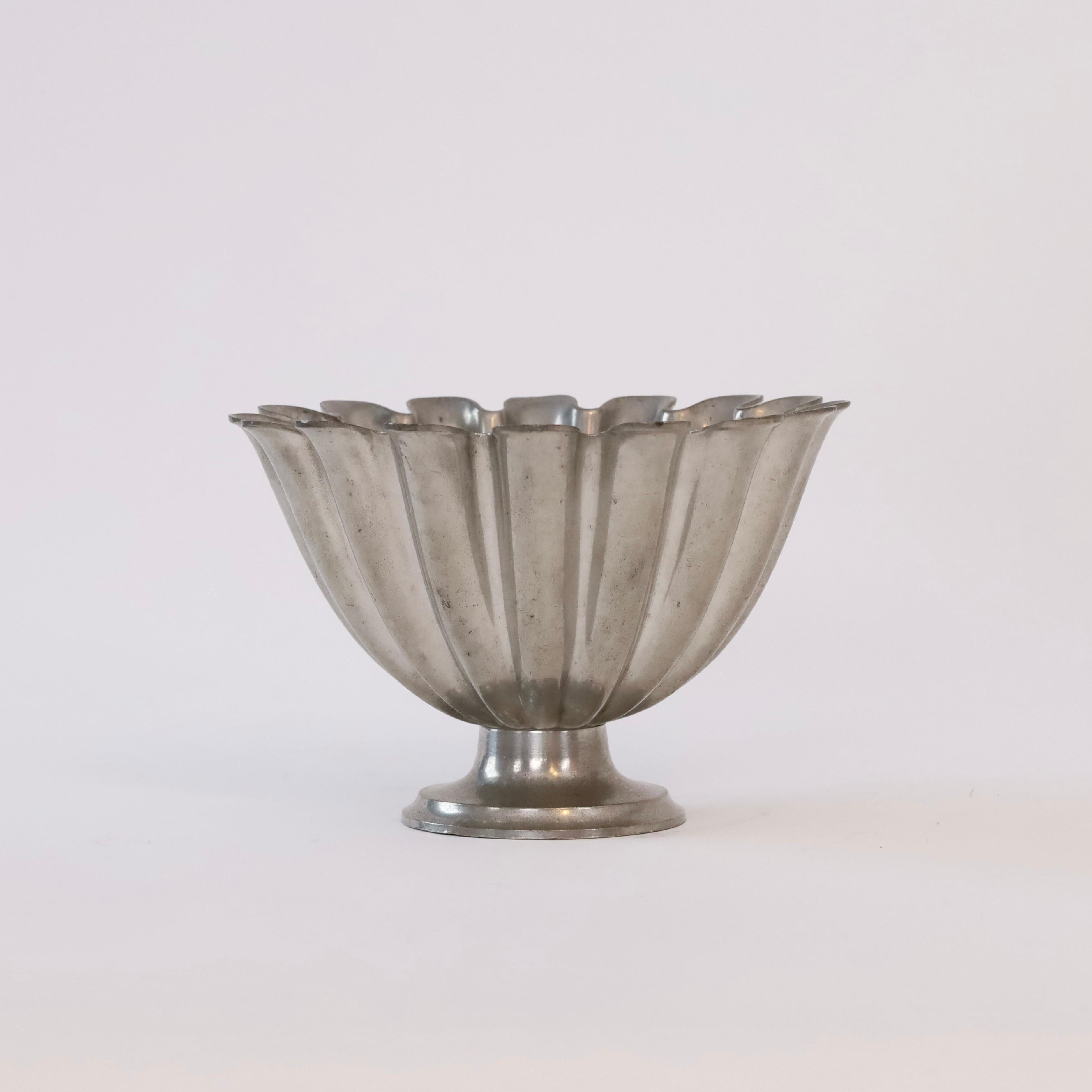 Scalloped pedestal pewter bowl by Just Andersen 1920s, Denmark For Sale 5