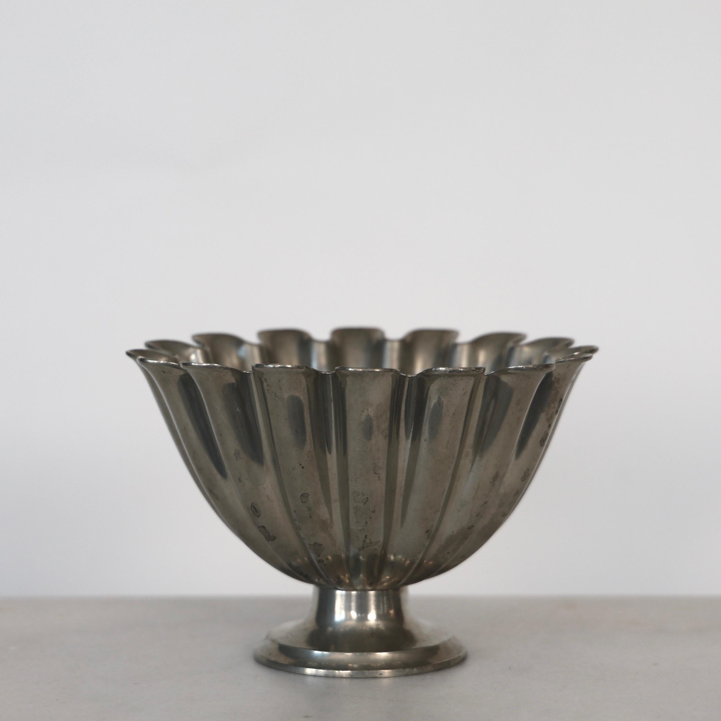 Early 20th Century Scalloped Pedestal Pewter Bowl by Just Andersen, 1920s, Denmark For Sale