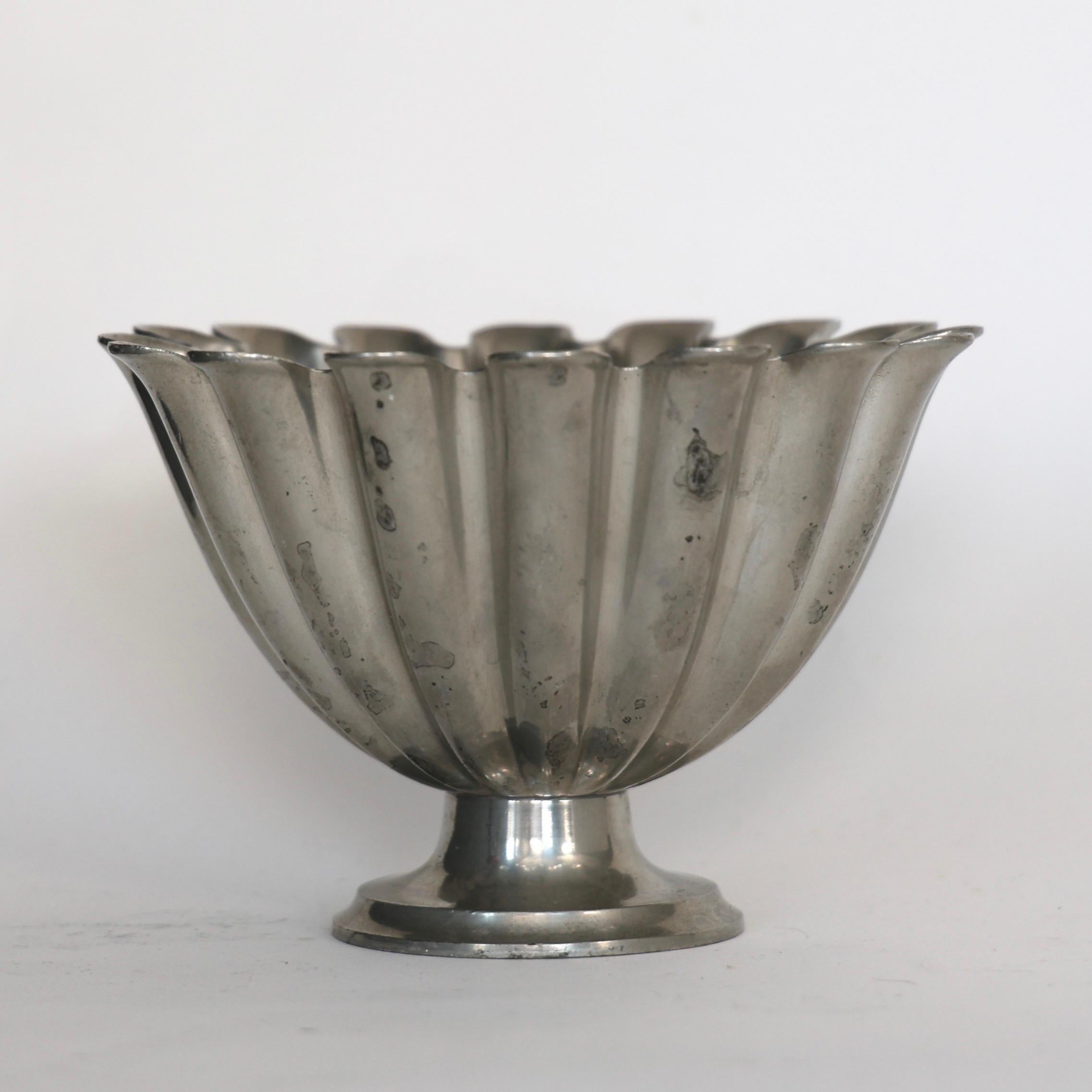 Scalloped Pedestal Pewter Bowl by Just Andersen, 1920s, Denmark For Sale 1