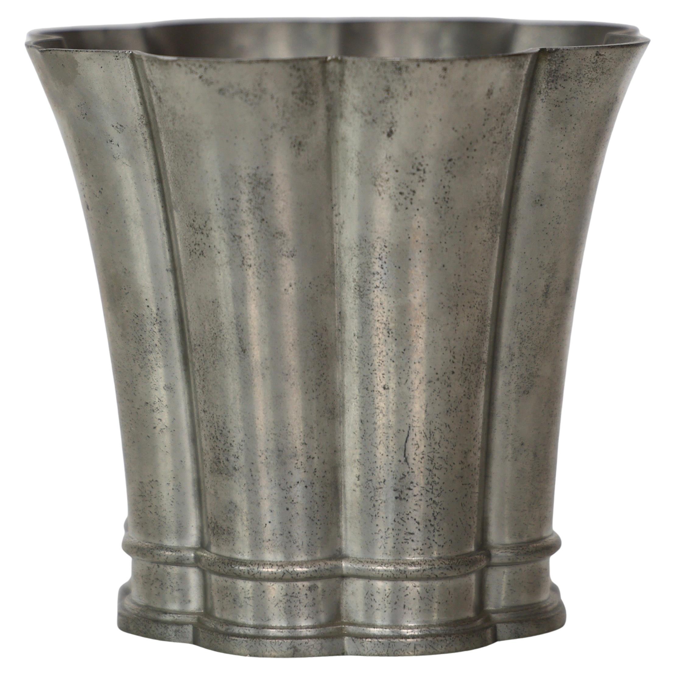 Vaso smerlato in peltro di Just Andersen, anni '30, Danimarca in vendita