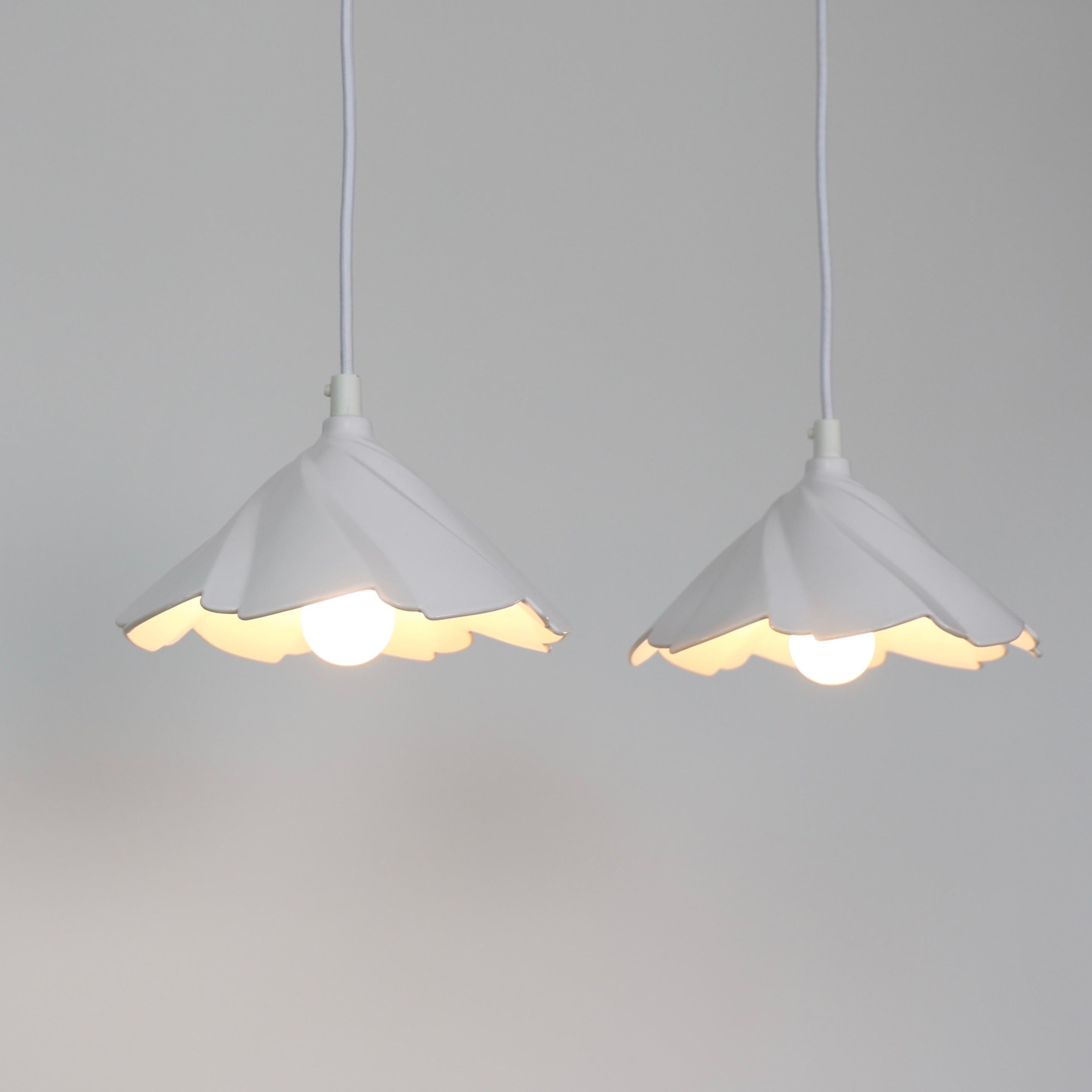 Fin du 20e siècle Lampes suspendues en porcelaine festonnée par Søholm, Danemark en vente