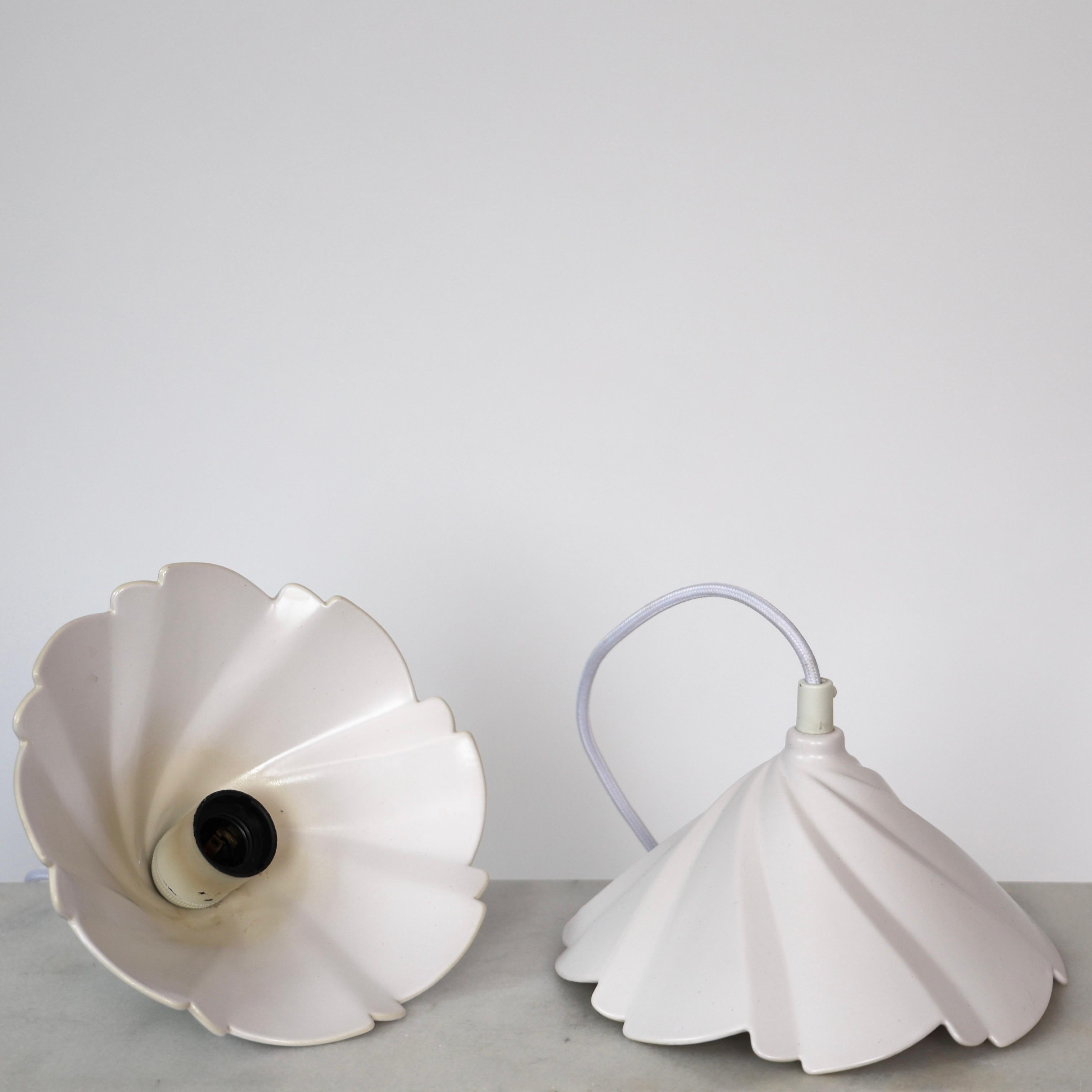 Lampes suspendues en porcelaine festonnée par Søholm, Danemark en vente 1