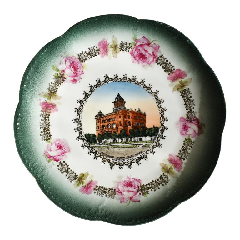 Scalloped Round Decorative Souvenir Plate in Emerald from Kingfisher Oklahoma For Sale