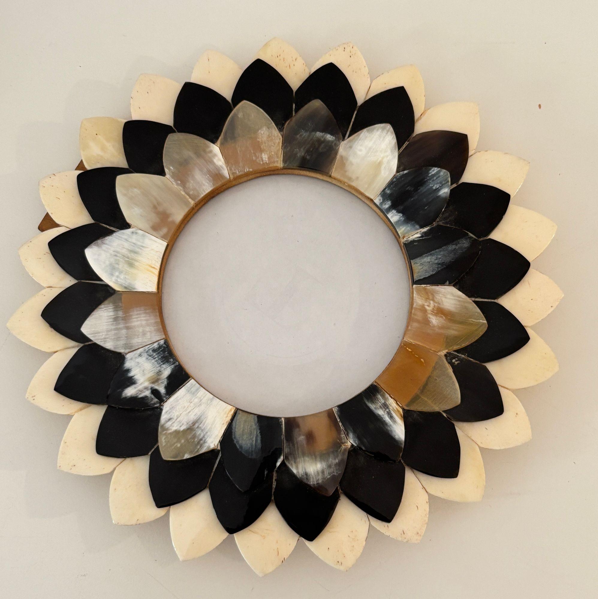 Islamic Scalloped Round Picture Frame in White and Brown Horn Bone Inlaid For Sale