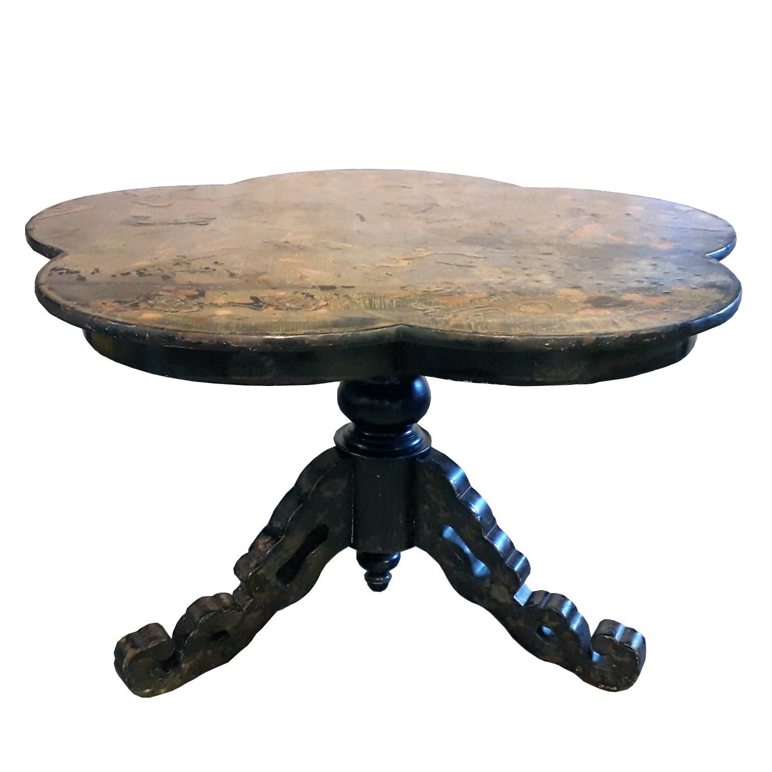 Chinese Export Scalloped Shaped Chinoiserie Centre Dining Table