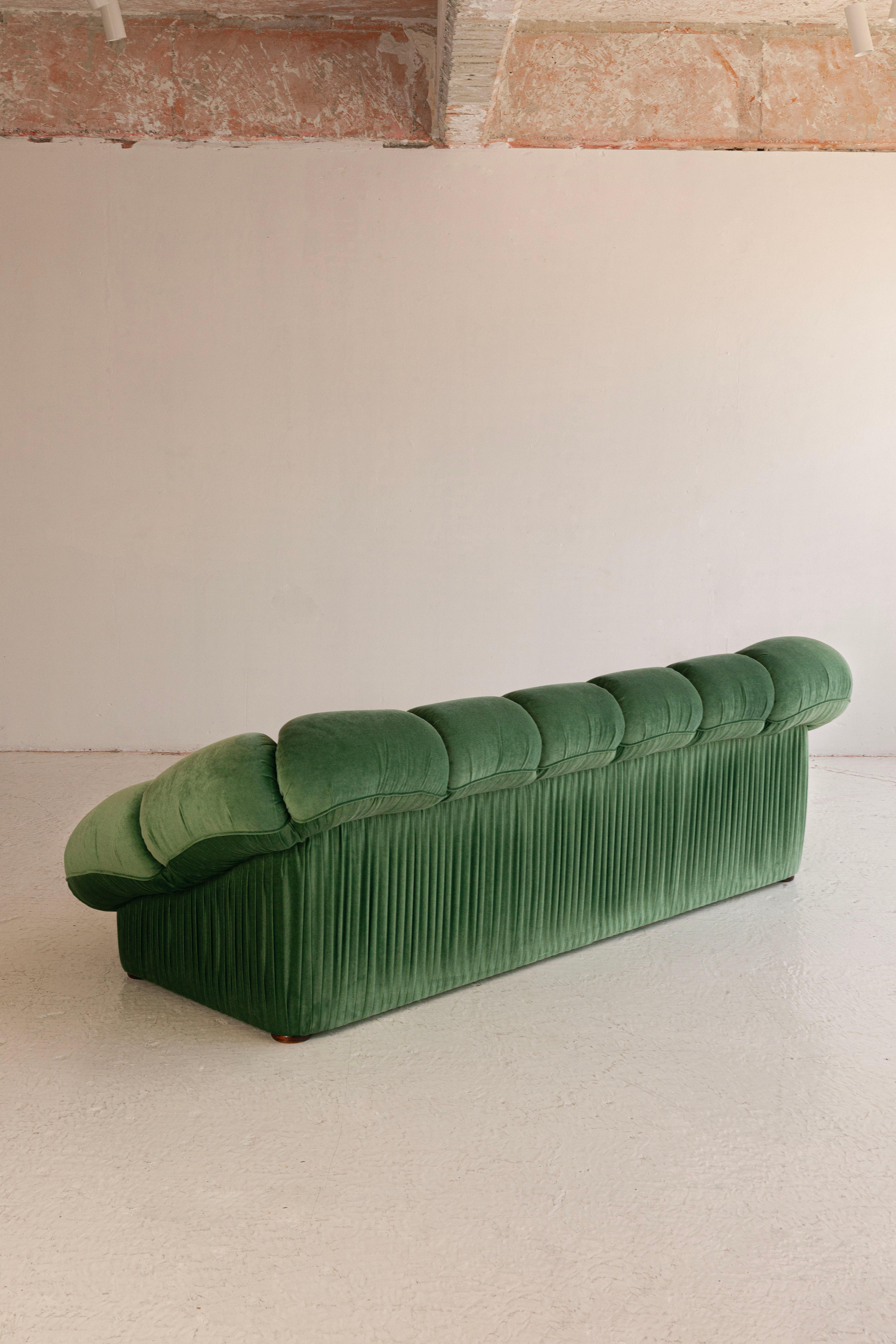 Inspired by the antique furniture that inhabited the houses of the Mexican province in the 80s, this sofa is made from start to finish in our atelier in Mexico City. Solid wood frame, high density foam and pleated performance velvet. Ask about our