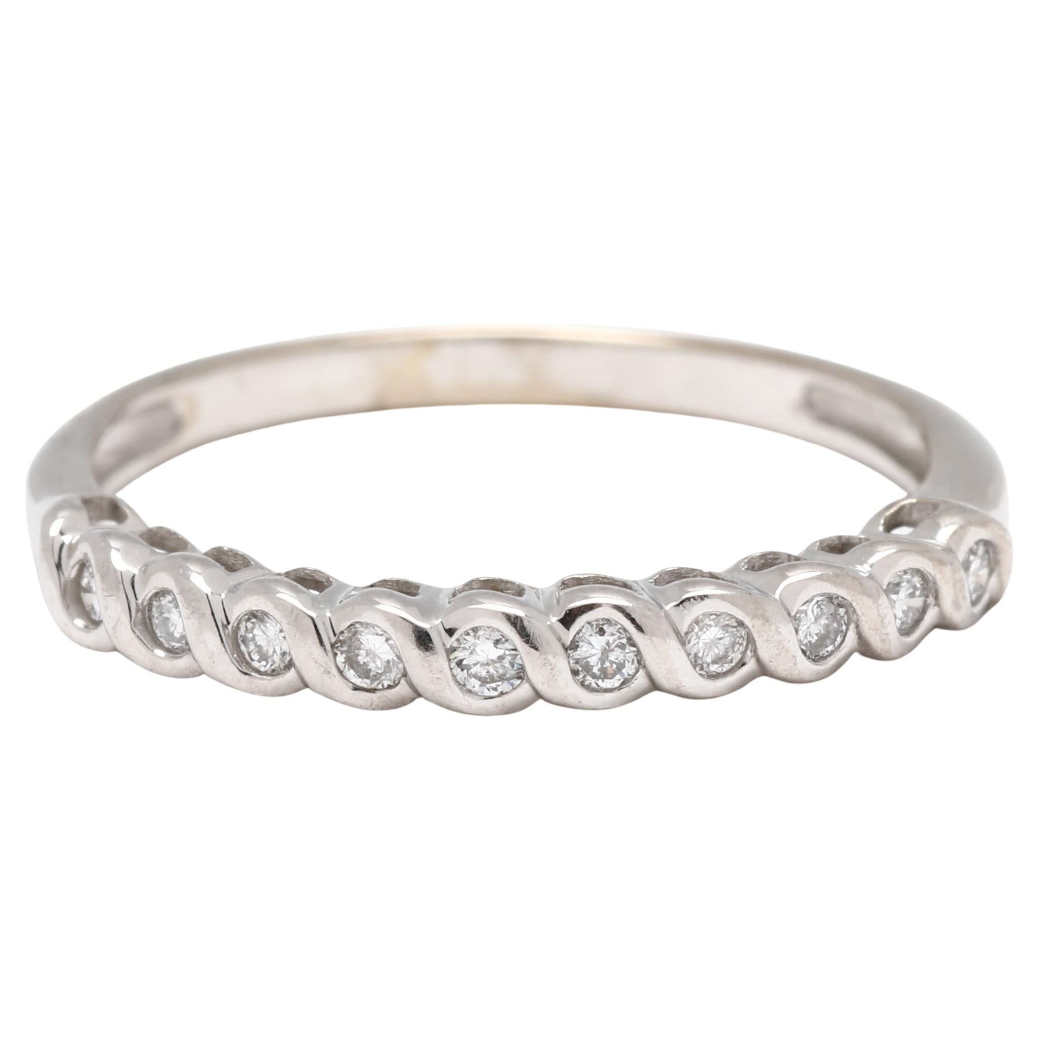 Anillo Festoneado de Diamantes Finos, Oro Blanco 10k, Tamaño del Anillo 5,25, Apilable