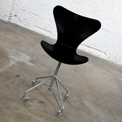 Scand Modern Arne Jacobsen Series 7 Black & Chrome Office Chair by Fritz Hansen