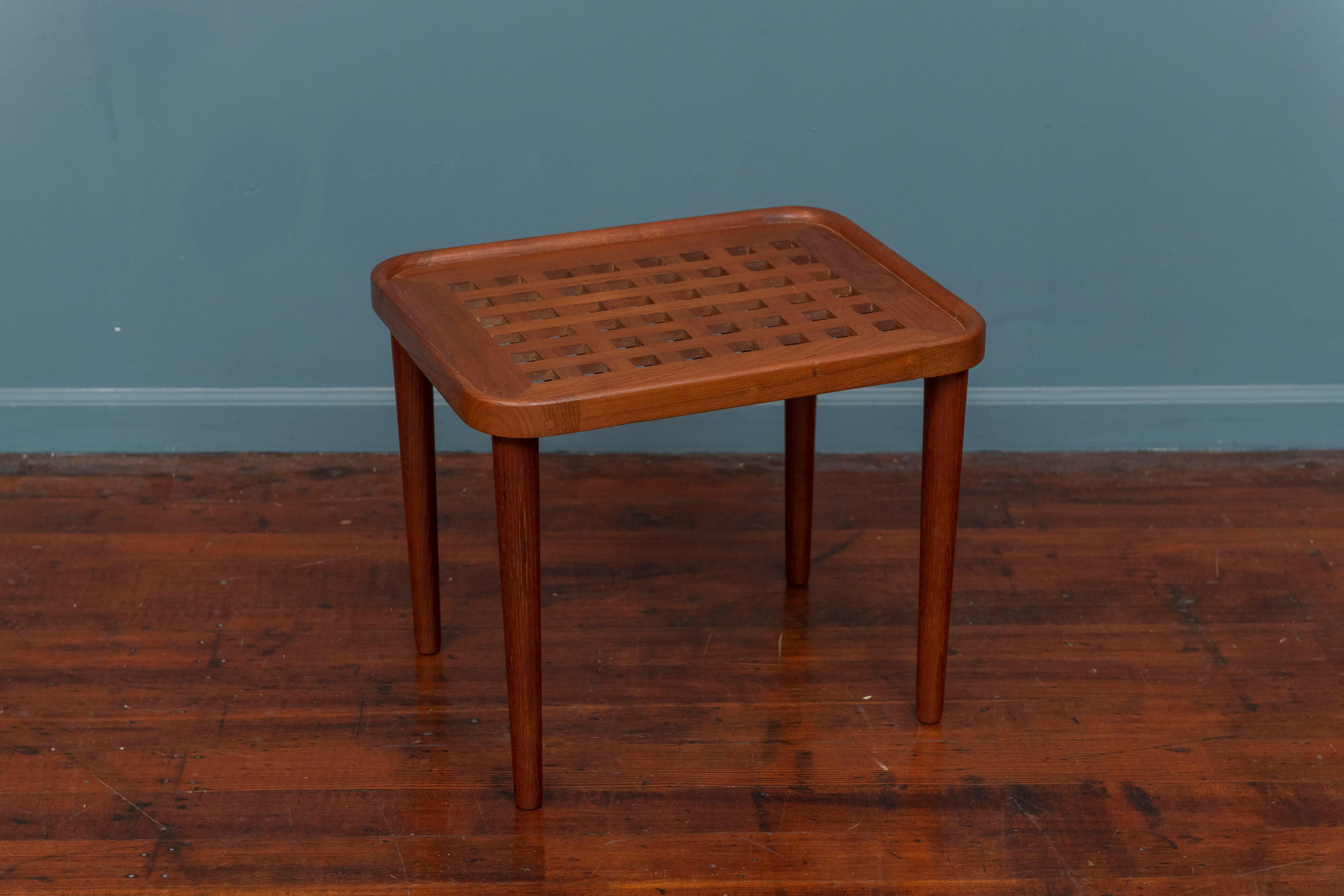 Scandinave moderne Table d'appoint en teck moderne scandinave en vente