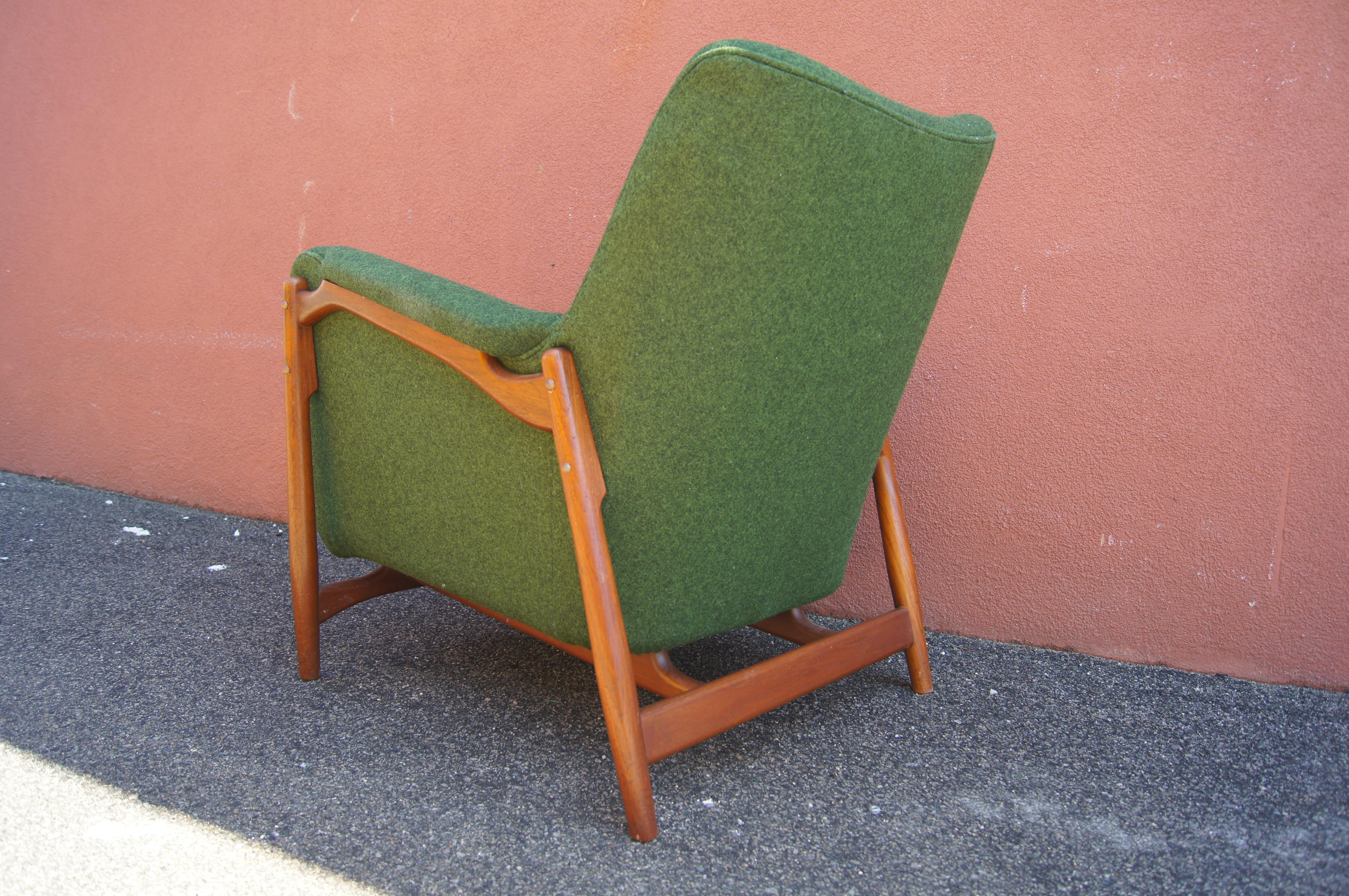 Scandinavian Modern Walnut Lounge Chair In Good Condition In Dorchester, MA