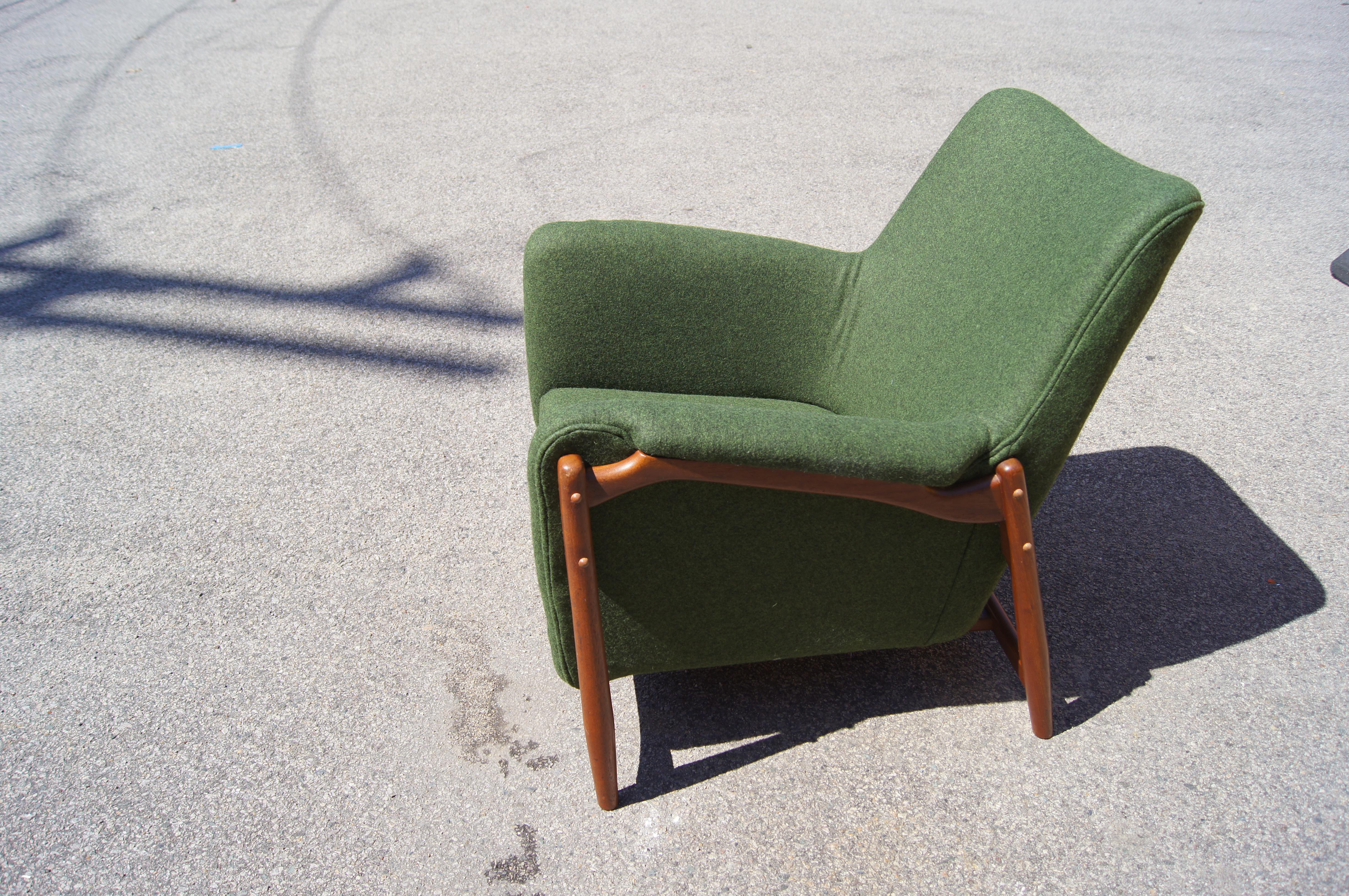 20th Century Scandinavian Modern Walnut Lounge Chair