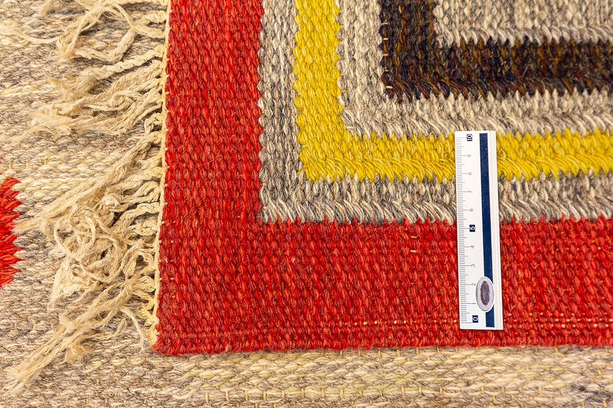 Scandi Rug Rollakan Swedish Abstract Design with Beige Field Color In Good Condition For Sale In Ferrara, IT