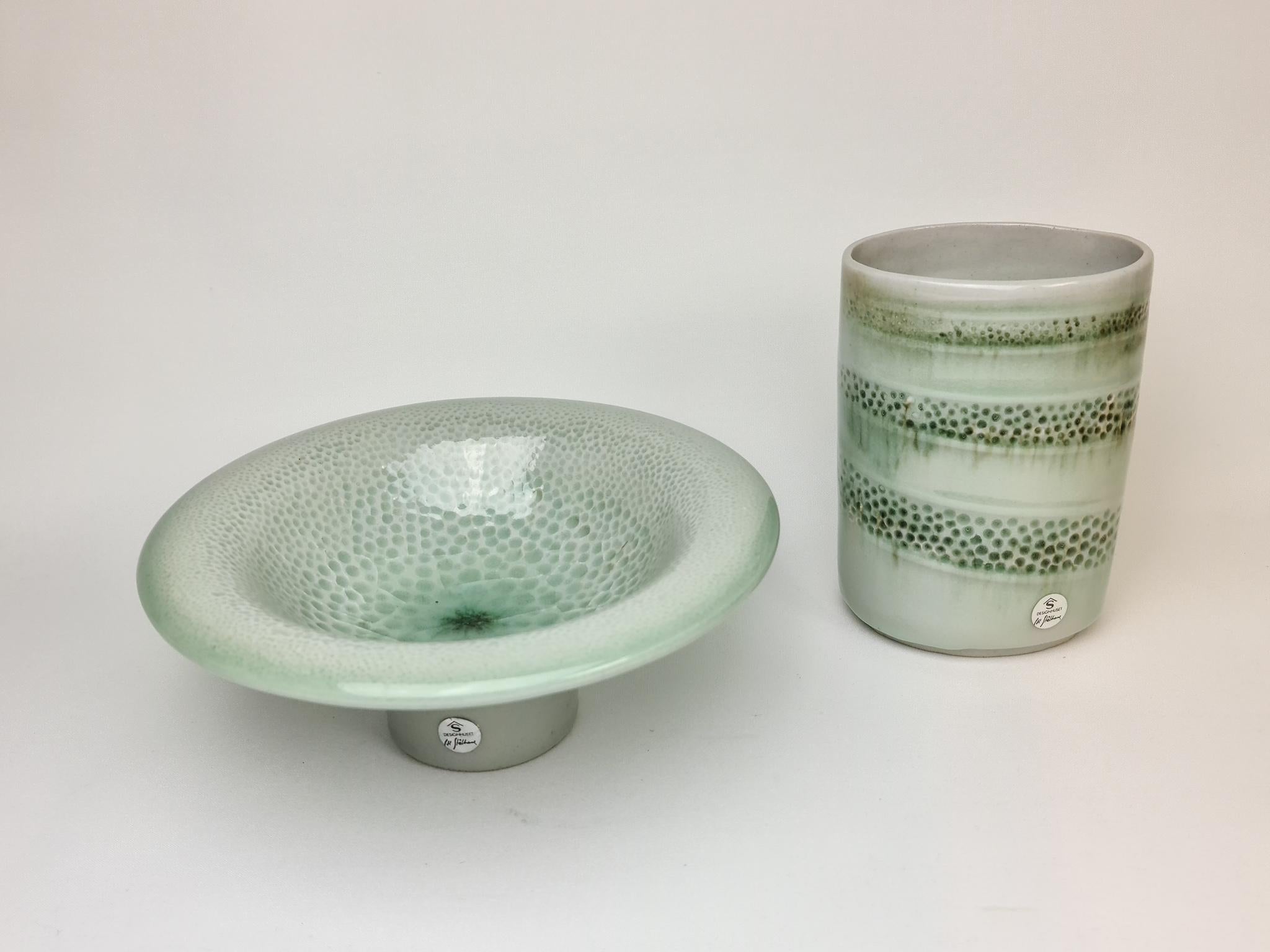 These pieces of ceramics were made in Sweden 1980s for Design huset and designed by one of the great ceramic’s designers from Sweden, Carl-Harry Stålhane. The bowls has a foot which it stands on. There is a stunning nice colored 1980s look and still