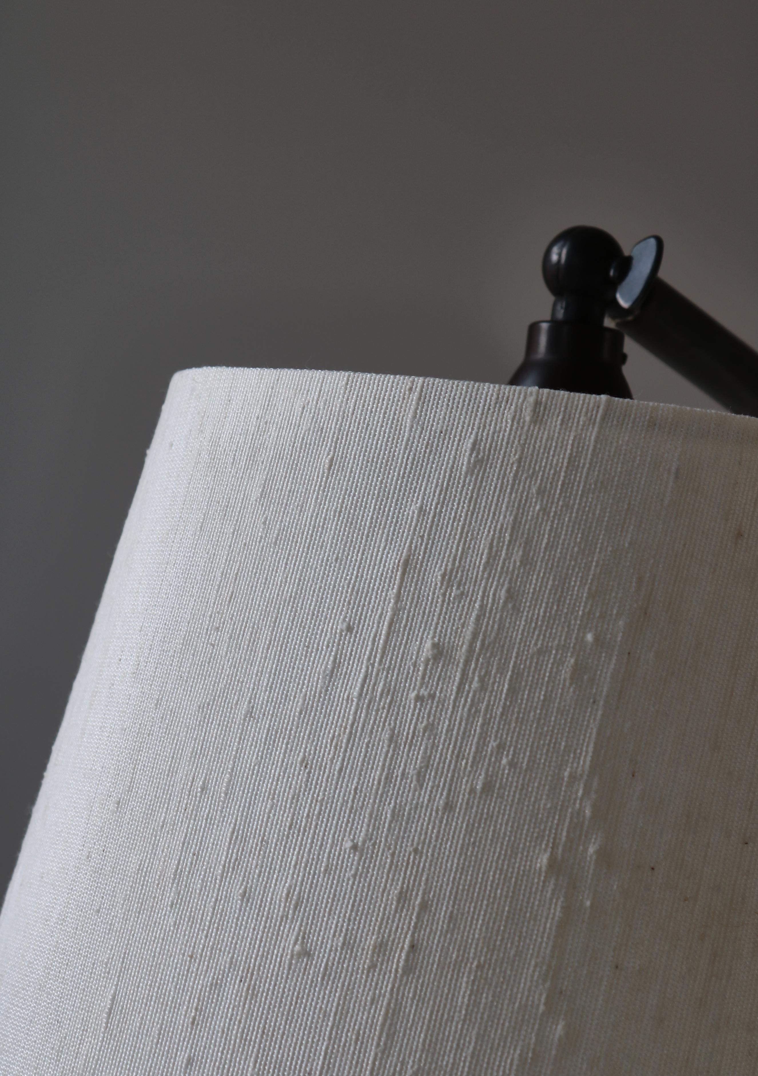 Scandianvian Art Deco Floor Lamp in Brass & Birch Veneer, Denmark, 1930s For Sale 7