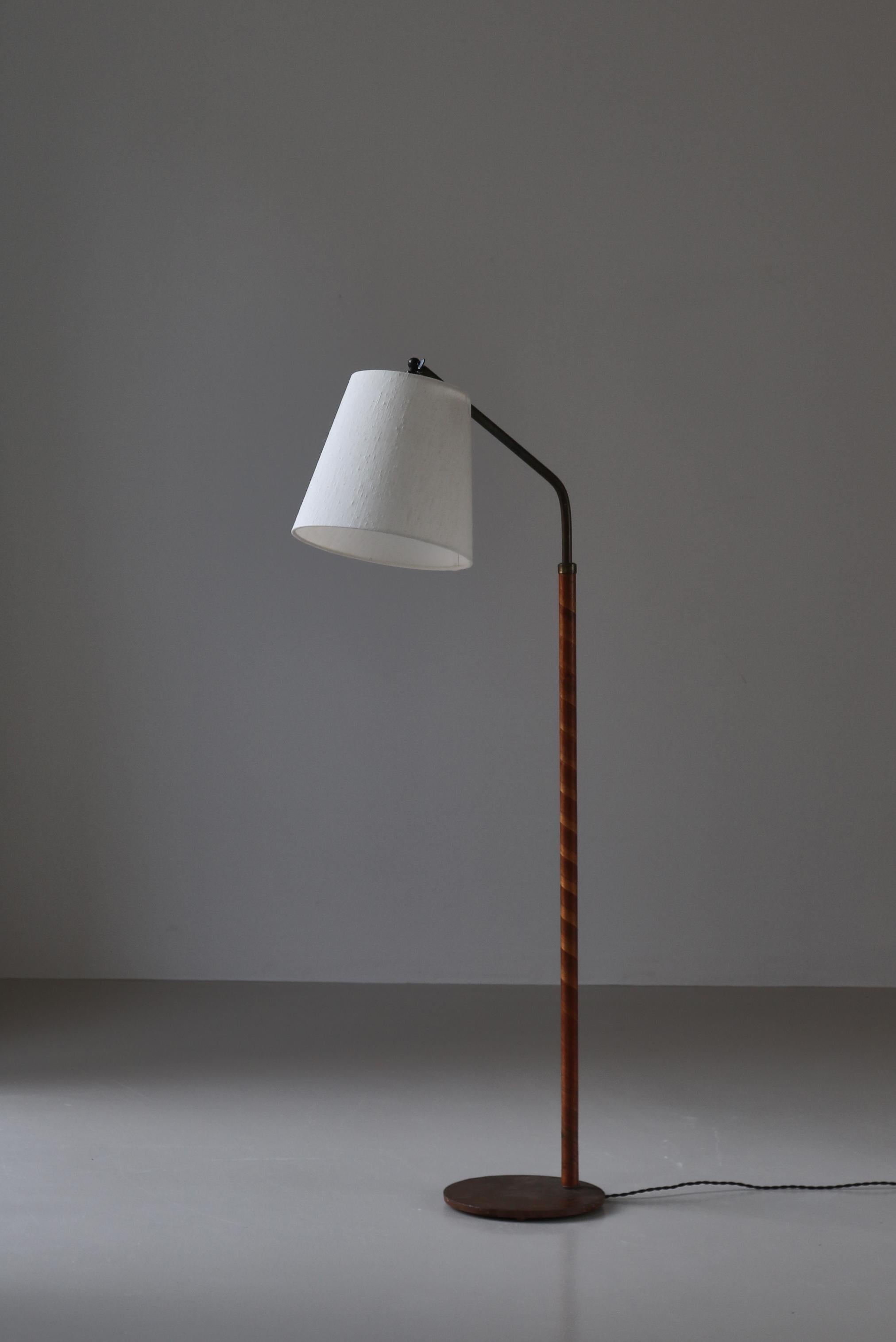 Mid-20th Century Scandianvian Art Deco Floor Lamp in Brass & Birch Veneer, Denmark, 1930s For Sale