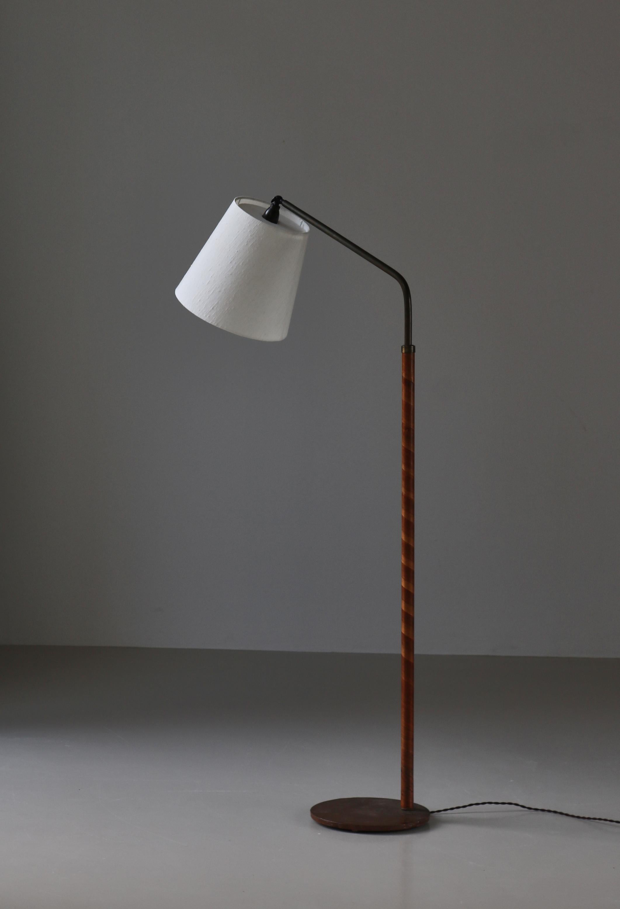 Scandianvian Art Deco Floor Lamp in Brass & Birch Veneer, Denmark, 1930s For Sale 2