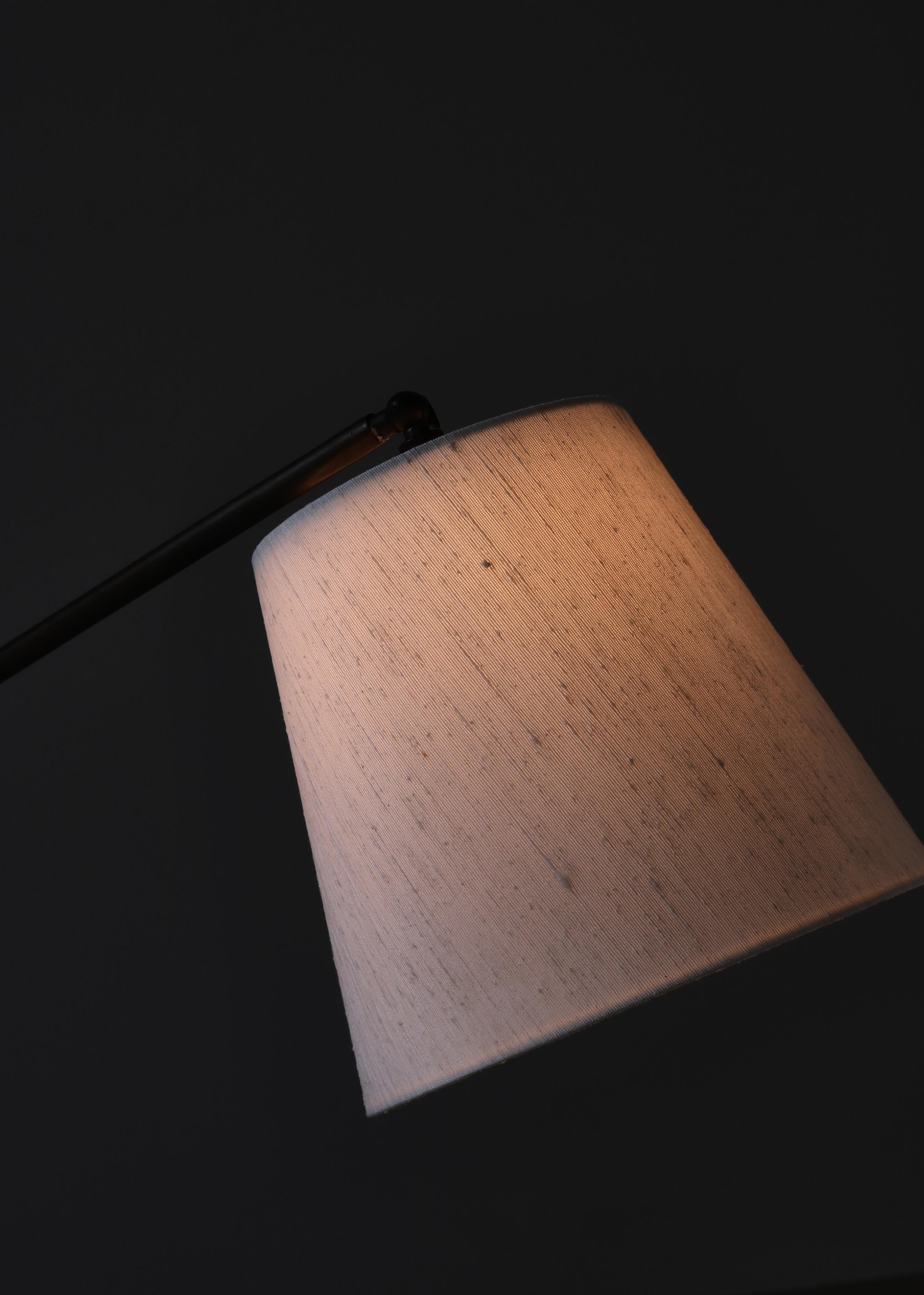 Scandianvian Art Deco Floor Lamp in Brass & Birch Veneer, Denmark, 1930s For Sale 4
