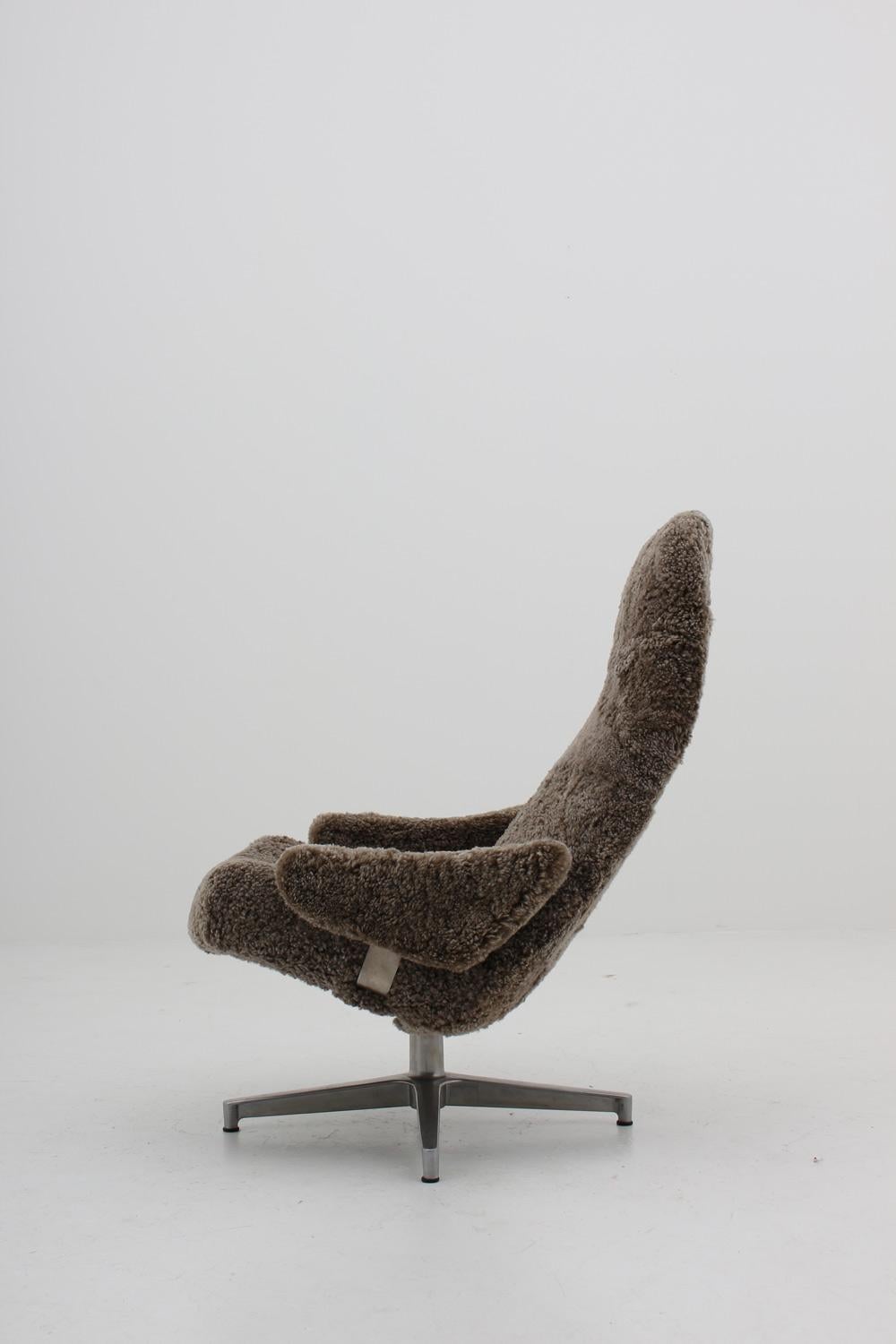 Mid-Century Modern Scandinavian Midcentury Swivel Chair 
