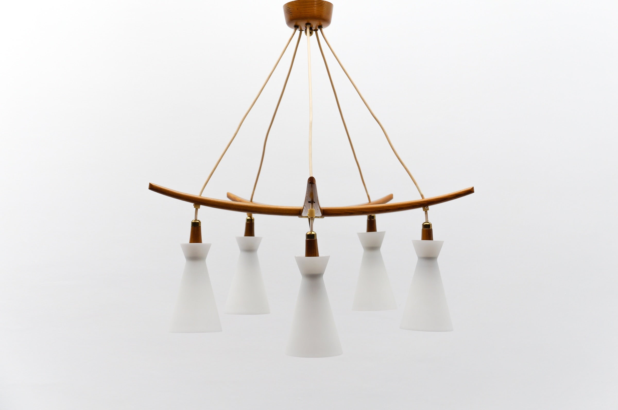 Lampada da soffitto in Wood Wood e vetro opalino di Scandic, anni '60 in vendita