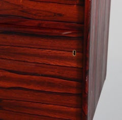 Scandiline California Rare armoire murale suspendue flottante en bois de rose avec tiroirs