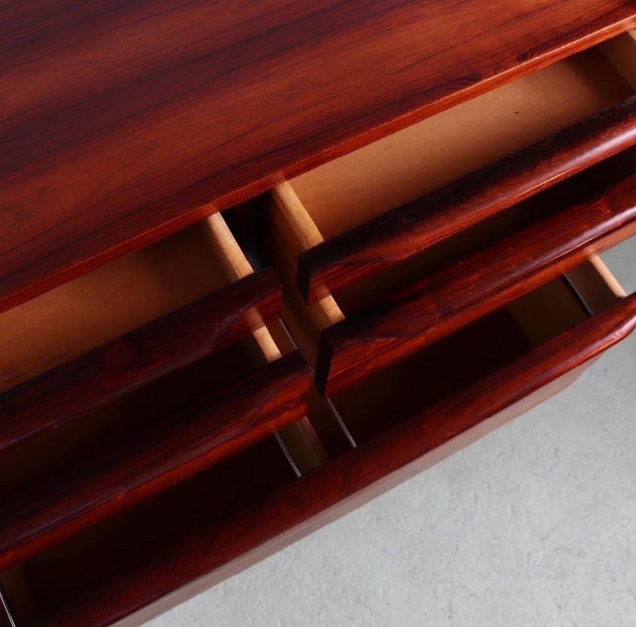 Scandiline California Rare Rosewood Floating Hanging Wall Unit Cabinet W/Drawers In Good Condition In West Hartford, CT