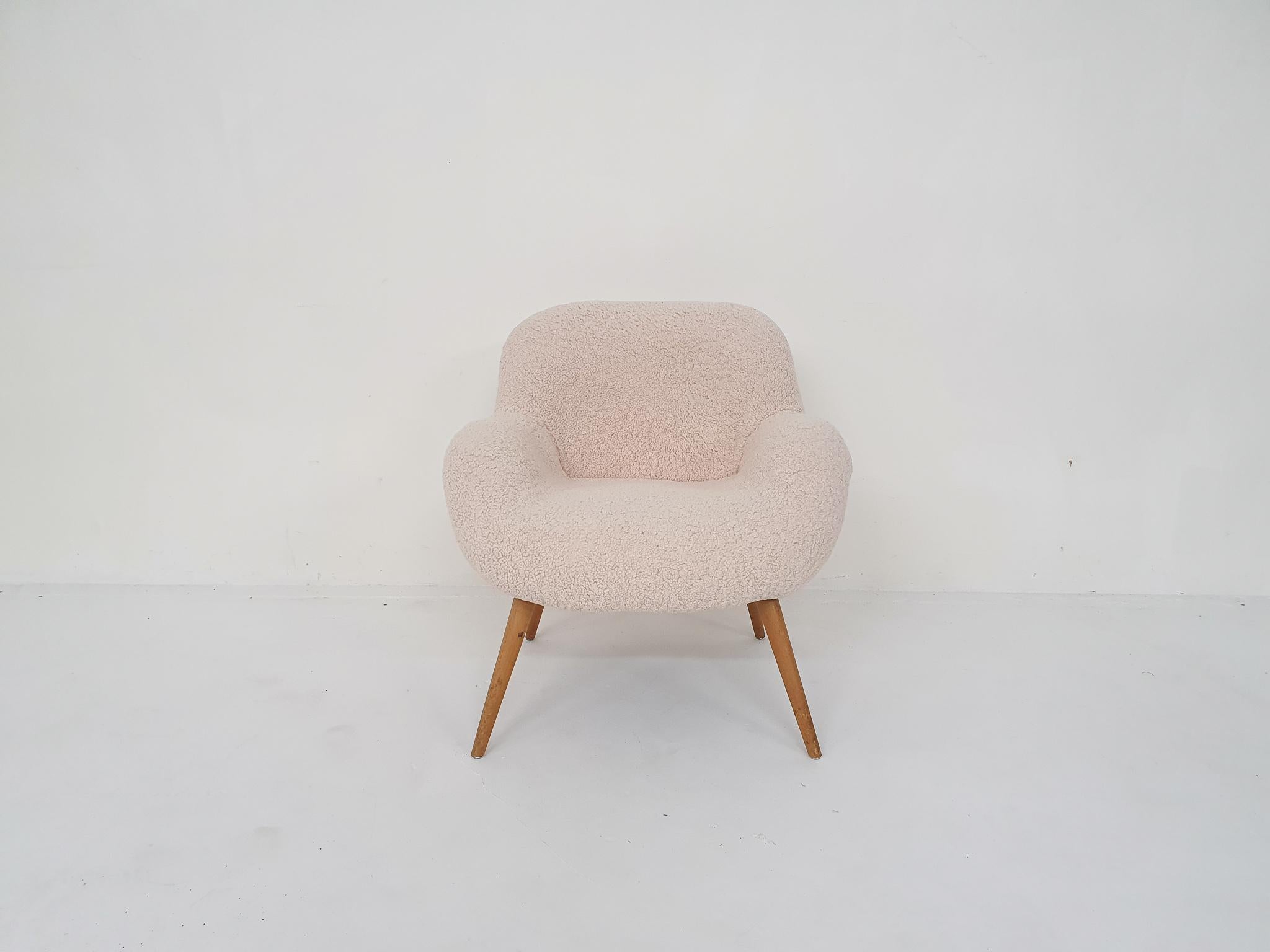 Scandinavian modern lounge chair, re-upholstered in beige boucle fabric and teak legs. In the style of Nanna Ditzel
