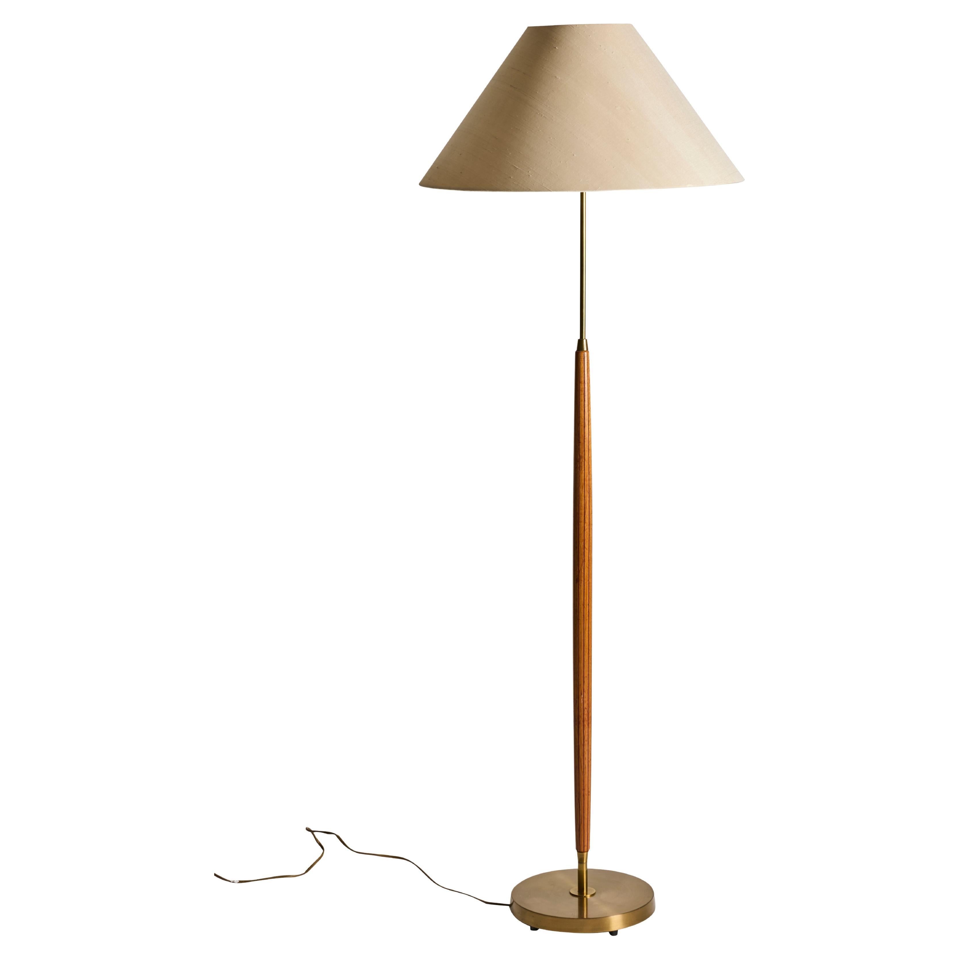Skandinavien Stehlampe Mitte des Jahrhunderts, Teak und Messing, 50er Jahre, Schweden