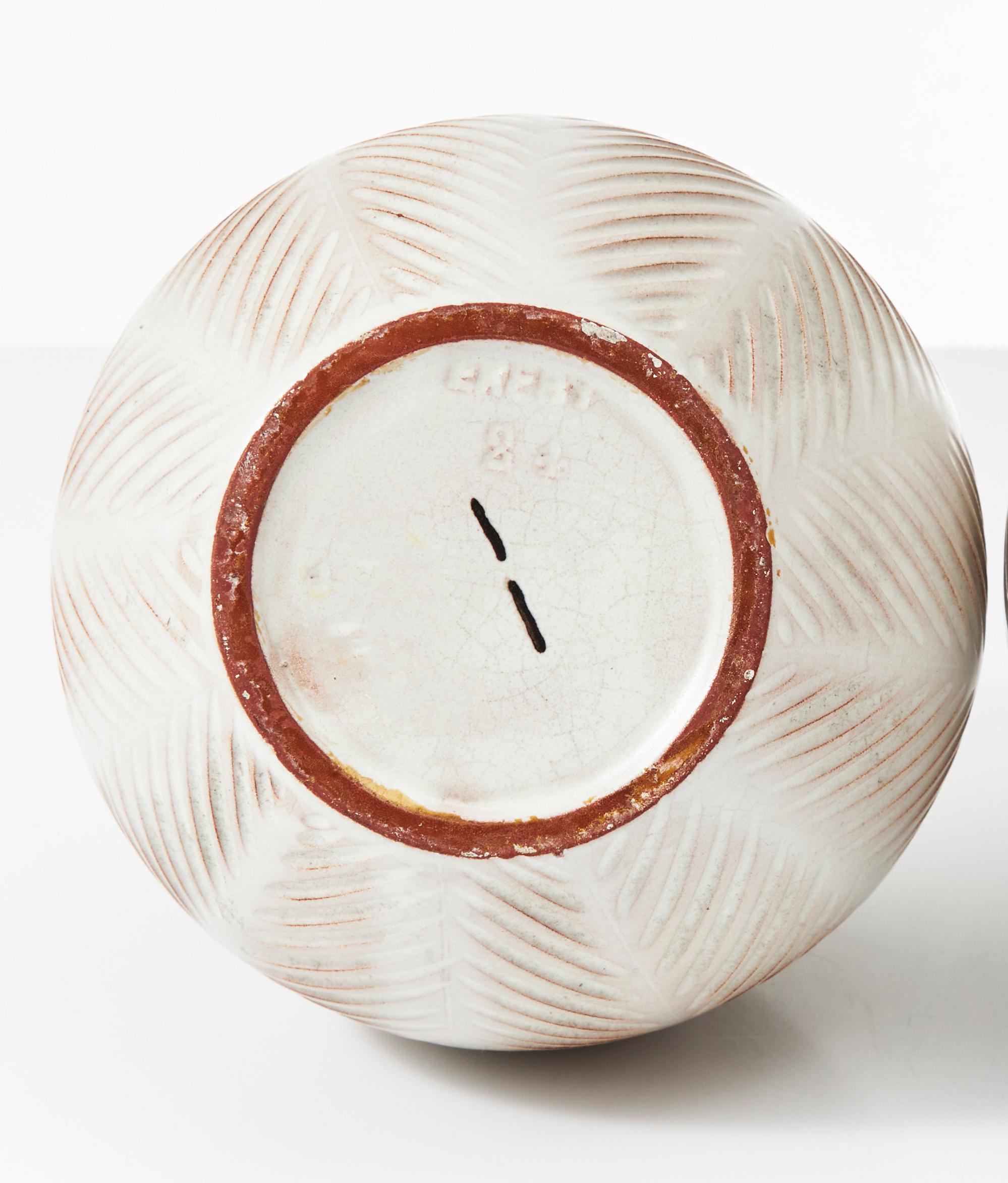 Stampato The Modern Scandinavian Anna-Lisa Thomson Vaso in gres, smalto bianco opaco modello 23 in vendita