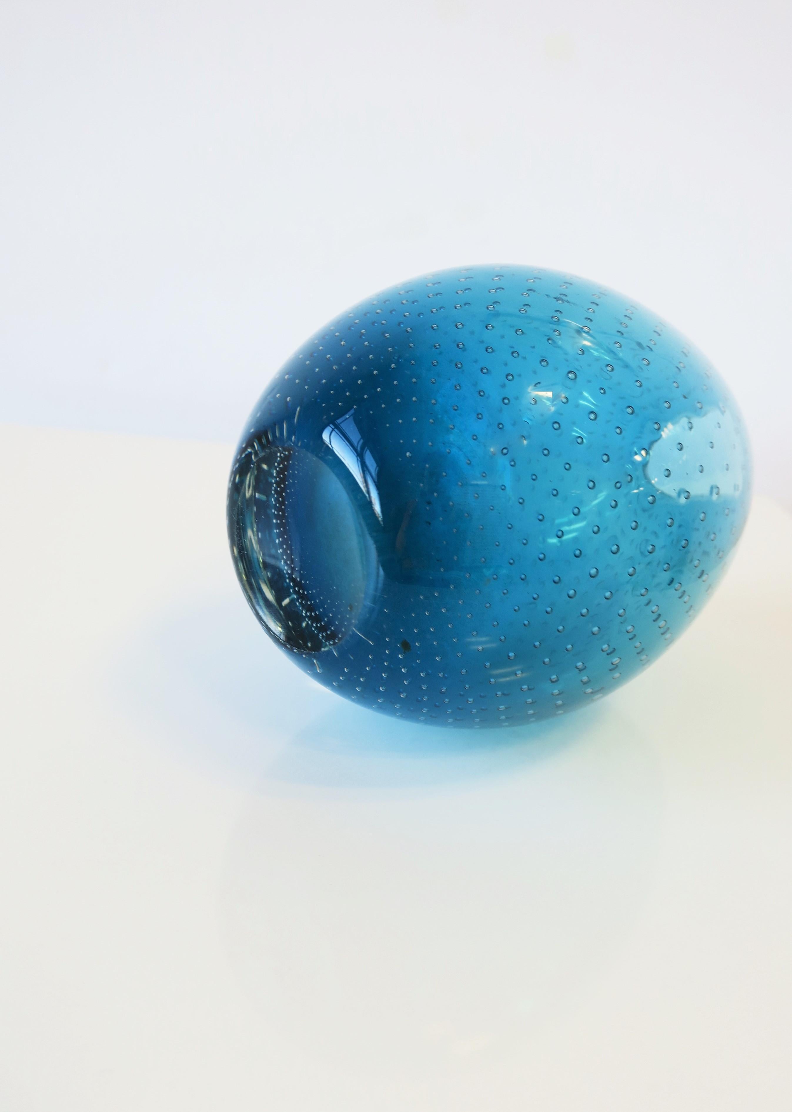 Vase en verre d'art bleu moderne scandinave, mi-siècle moderne en vente 4
