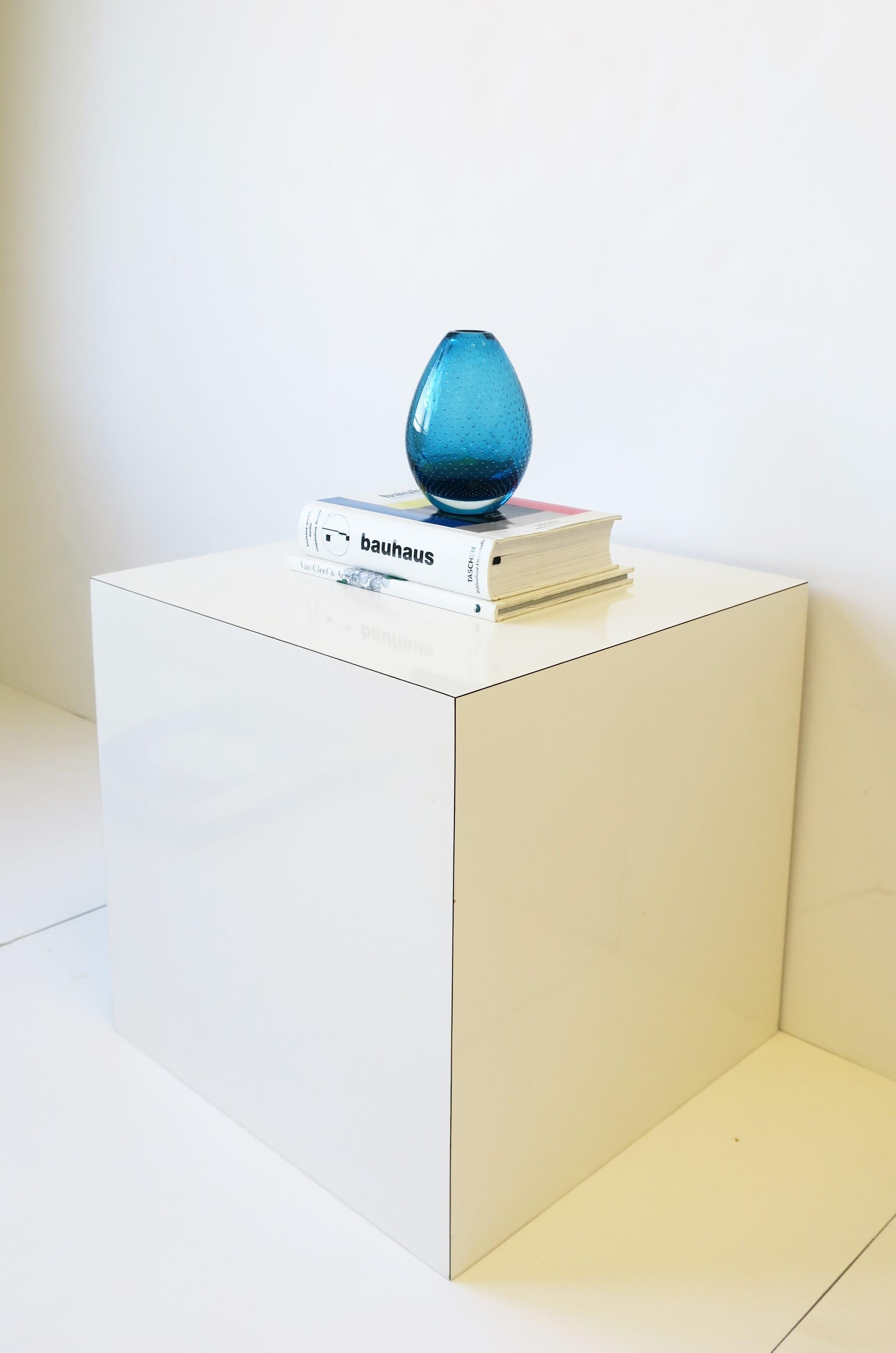 20th Century Scandinavia Modern Blue Art Glass Vase Mid-Century Modern For Sale