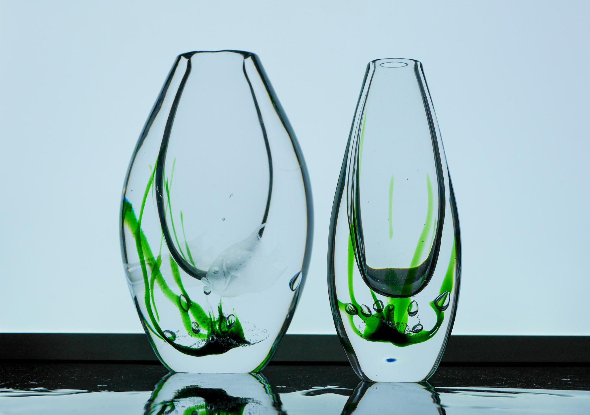 Swedish Scandinavia modern seaweed and fish vases made by Vicke Lindstrand Kosta, Sweden For Sale