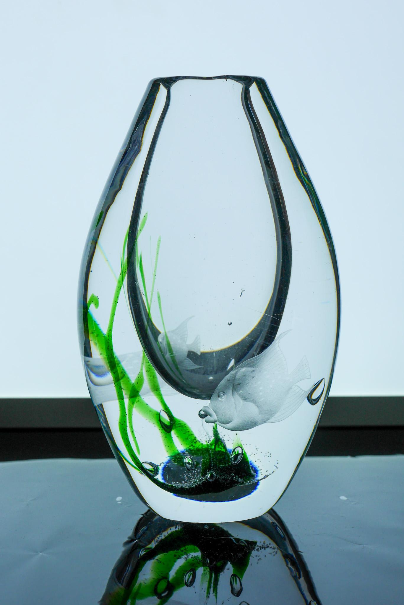 Scandinavia modern seaweed and fish vases made by Vicke Lindstrand Kosta, Sweden In Good Condition For Sale In Skarpnäck, SE