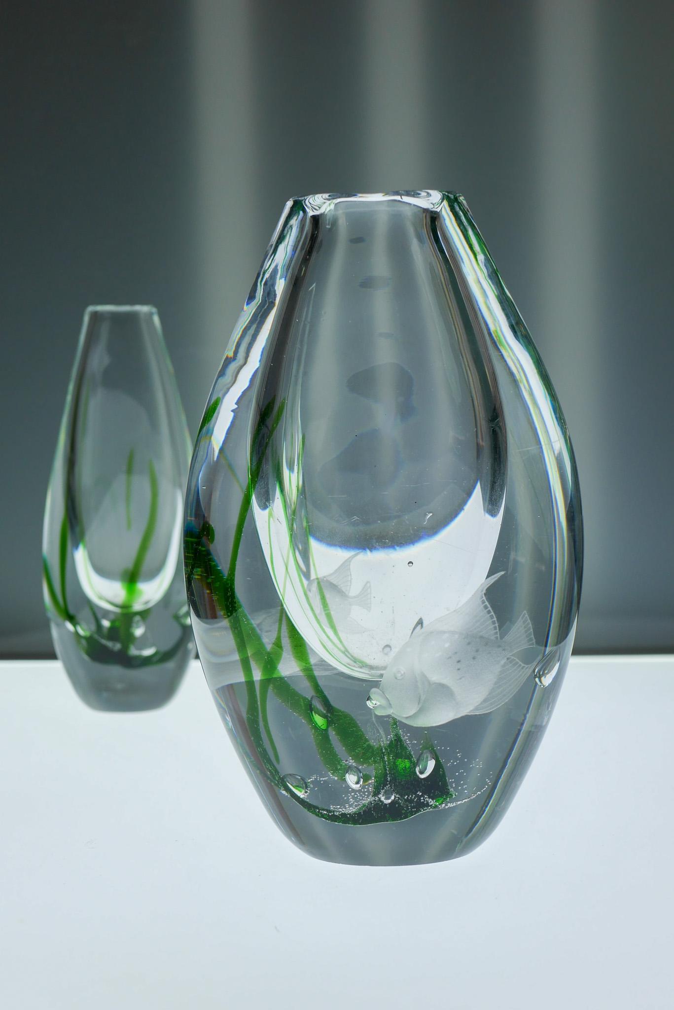 Art Glass Scandinavia modern seaweed and fish vases made by Vicke Lindstrand Kosta, Sweden For Sale