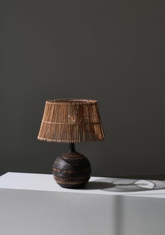 Lampada da tavolo moderna scandinava in ceramica e rattan di Jette Hellerøe, anni '70