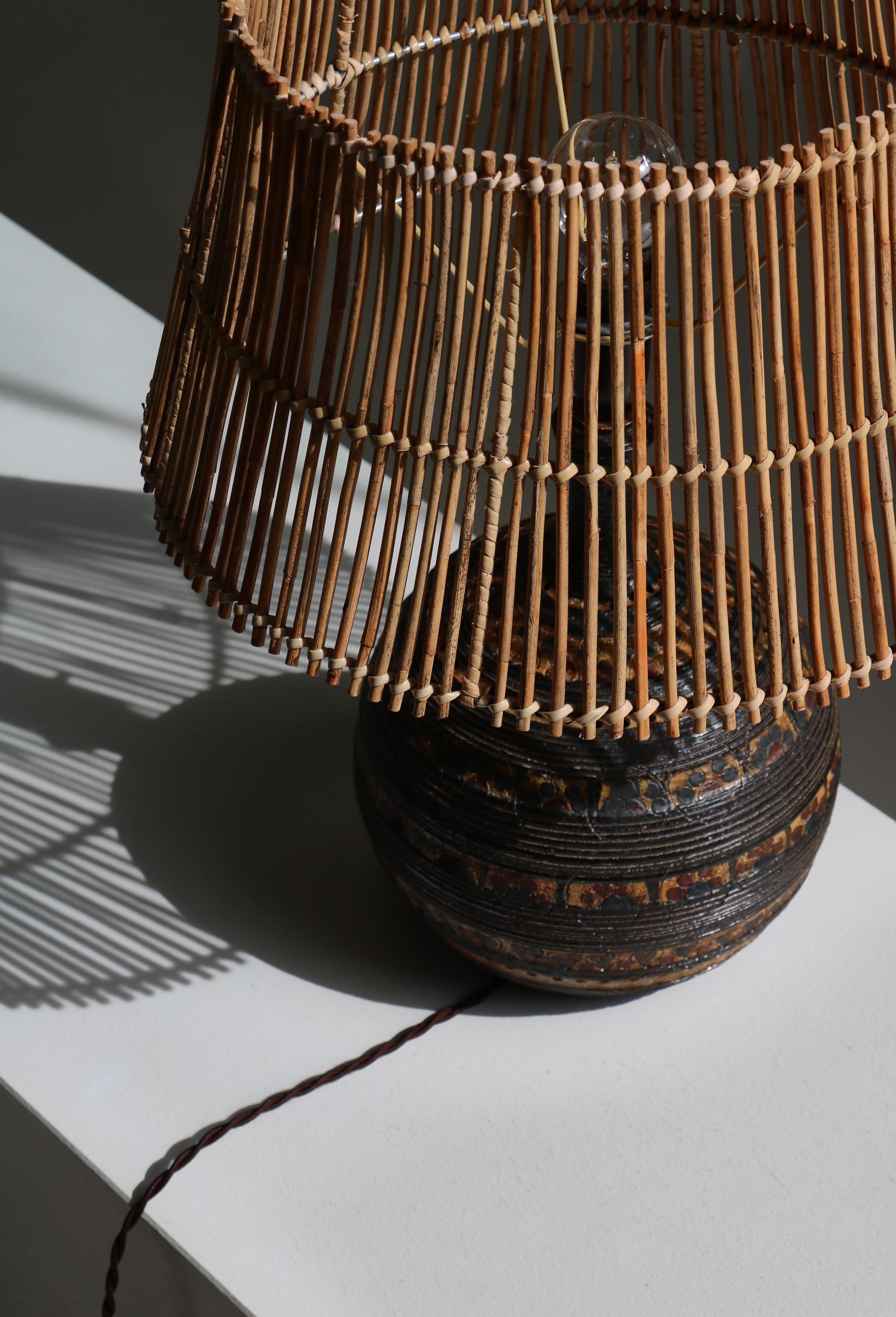 Lampe de table en céramique et rotin The Moderns par Jette Hellerøe, 1970 en vente 1