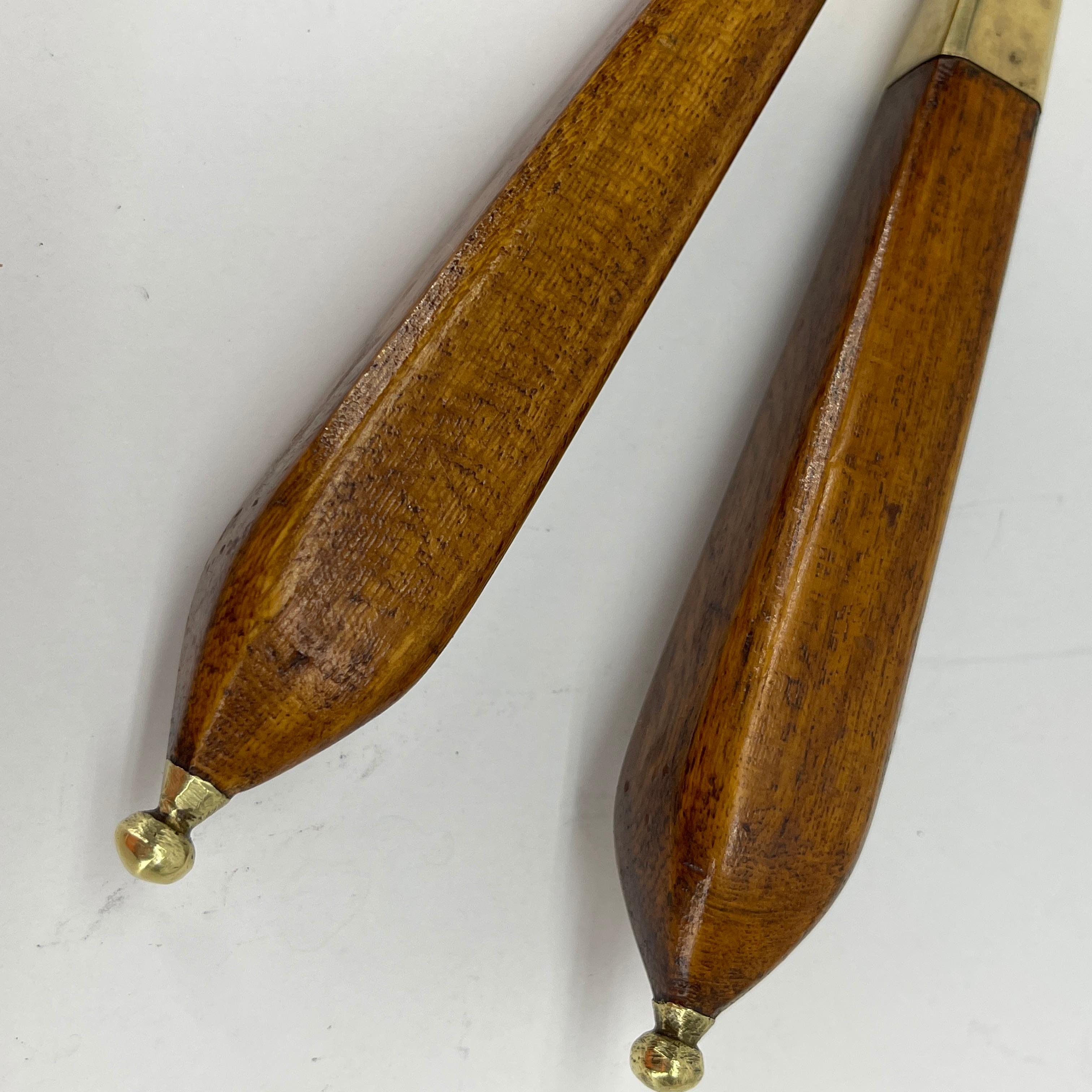 Casse-noix scandinave en laiton du XVIIIe siècle avec poignées en bois en vente 6