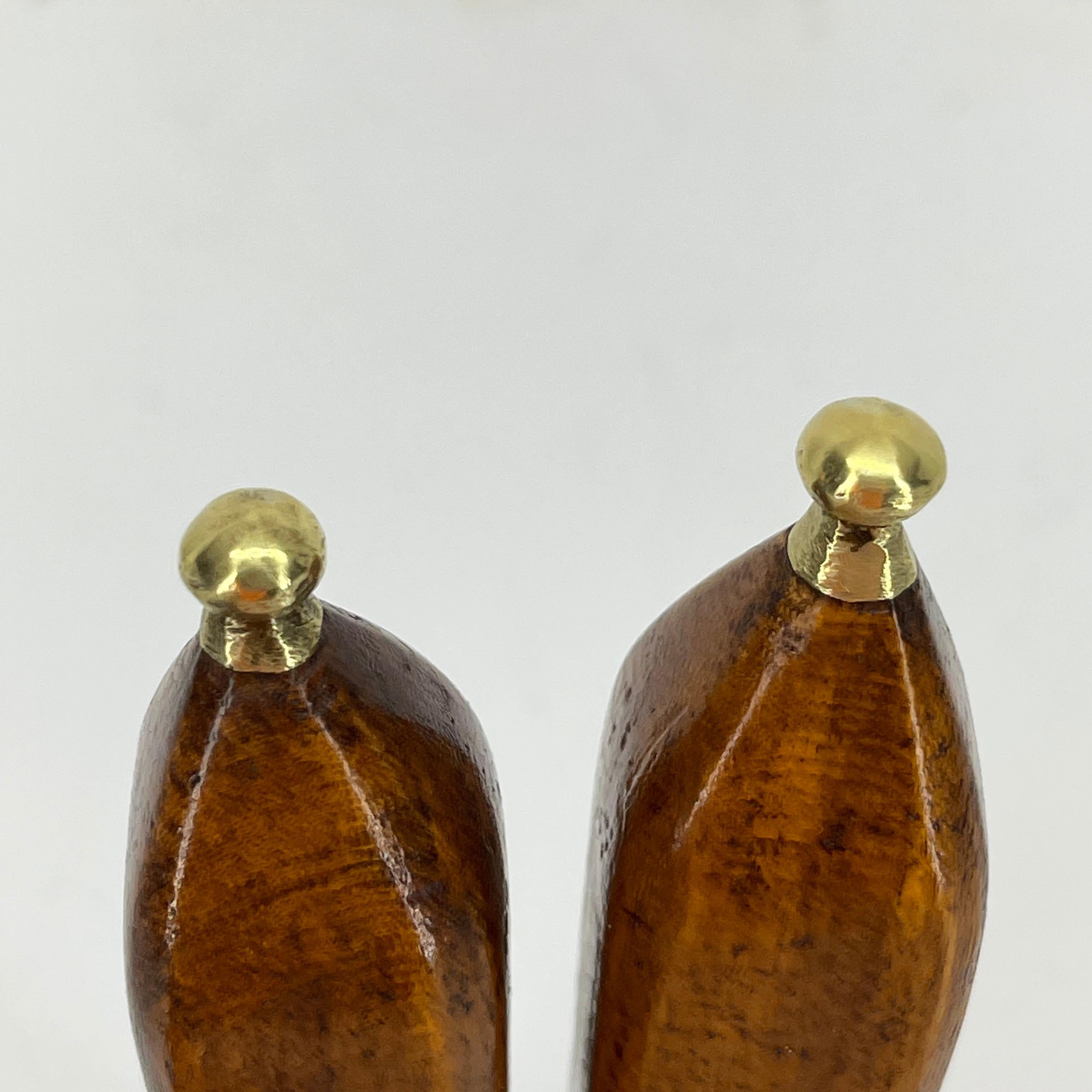 Casse-noix scandinave en laiton du XVIIIe siècle avec poignées en bois en vente 10