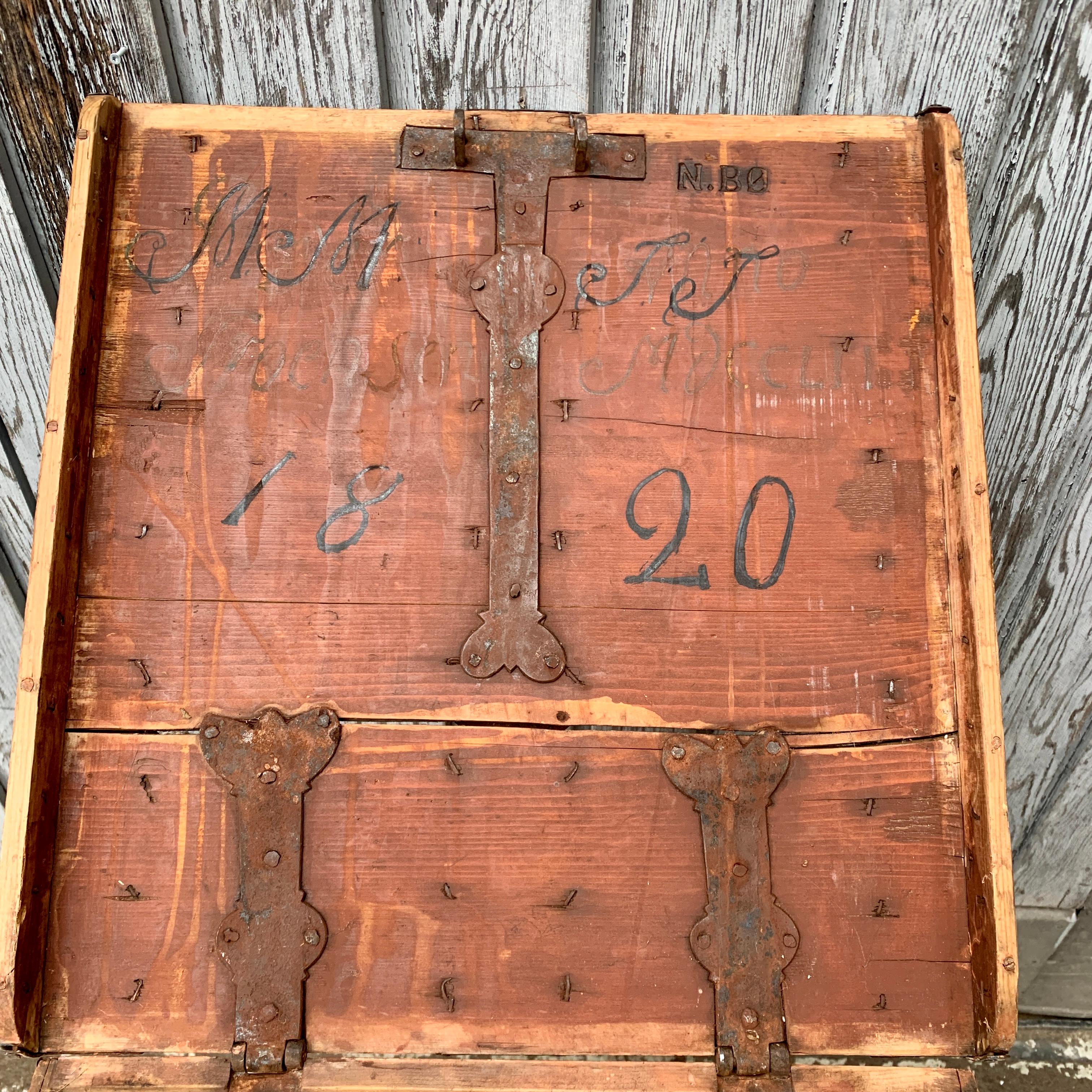 Scandinavian 18th Century Wooden Box, Dated 1752 For Sale 7