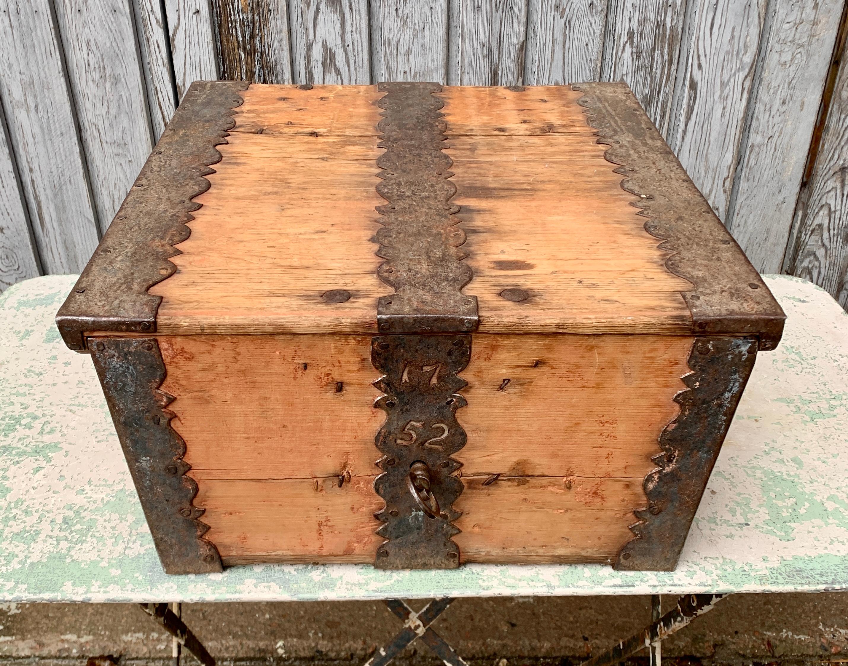 Scandinavian 18th Century Wooden Box, Dated 1752 In Good Condition In Haddonfield, NJ