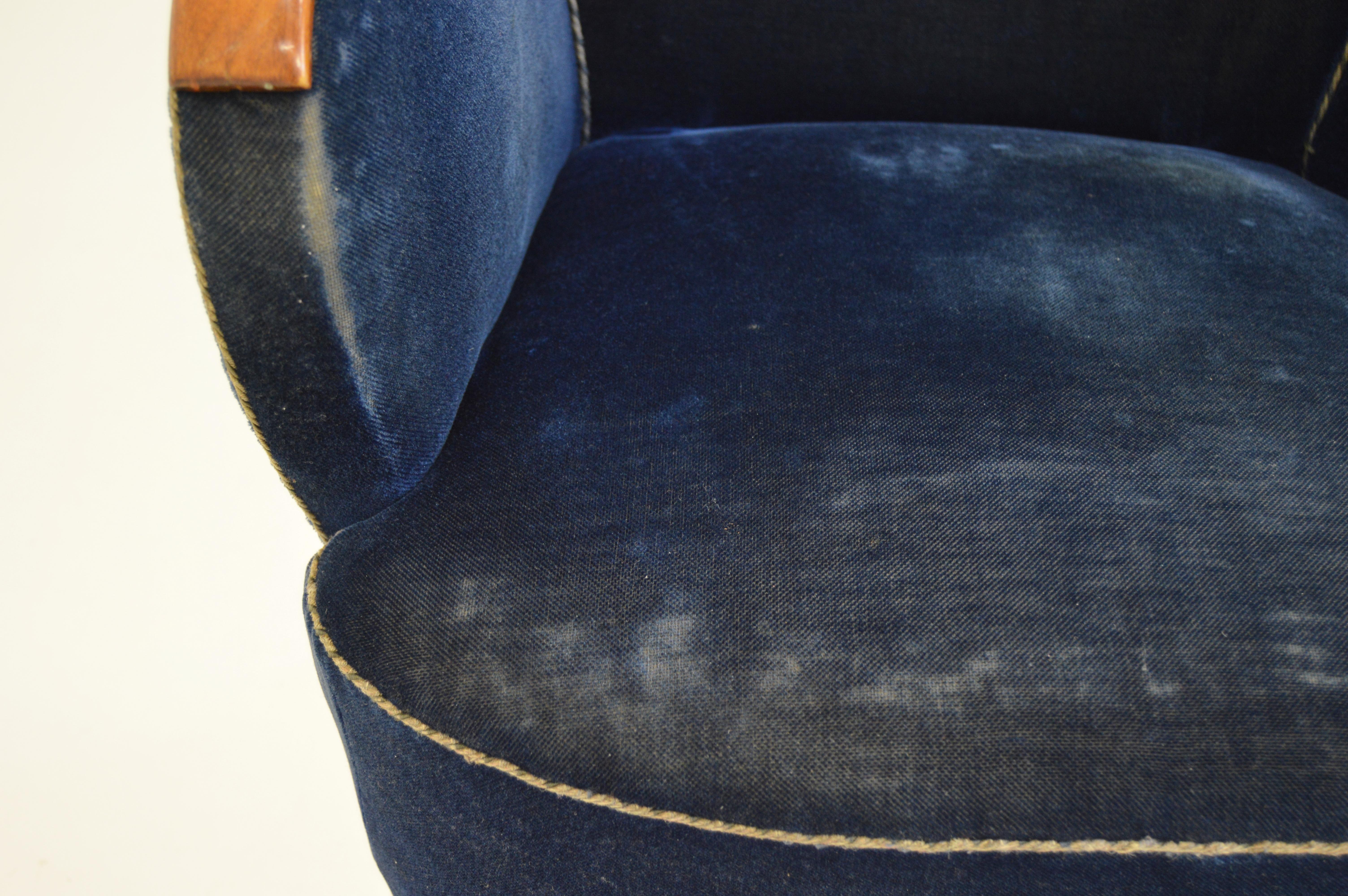 Scandinavian 1940s Curvy Wingback Organic Lounge Chair For Sale 8