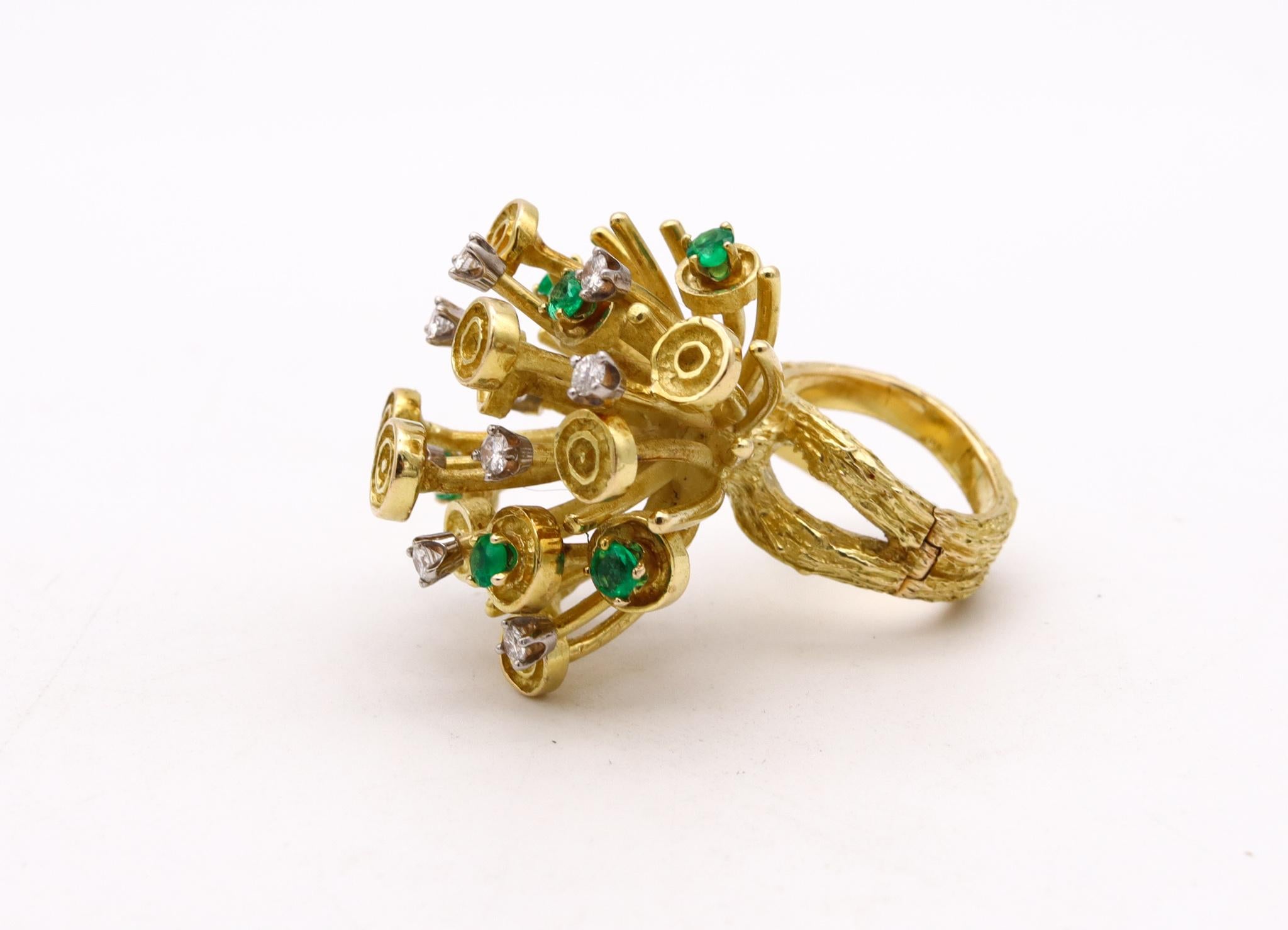 Modernist Scandinavian 1960 Sculptural Spikes Ring 18Kt Gold 1.38 Cts Diamonds Emeralds For Sale