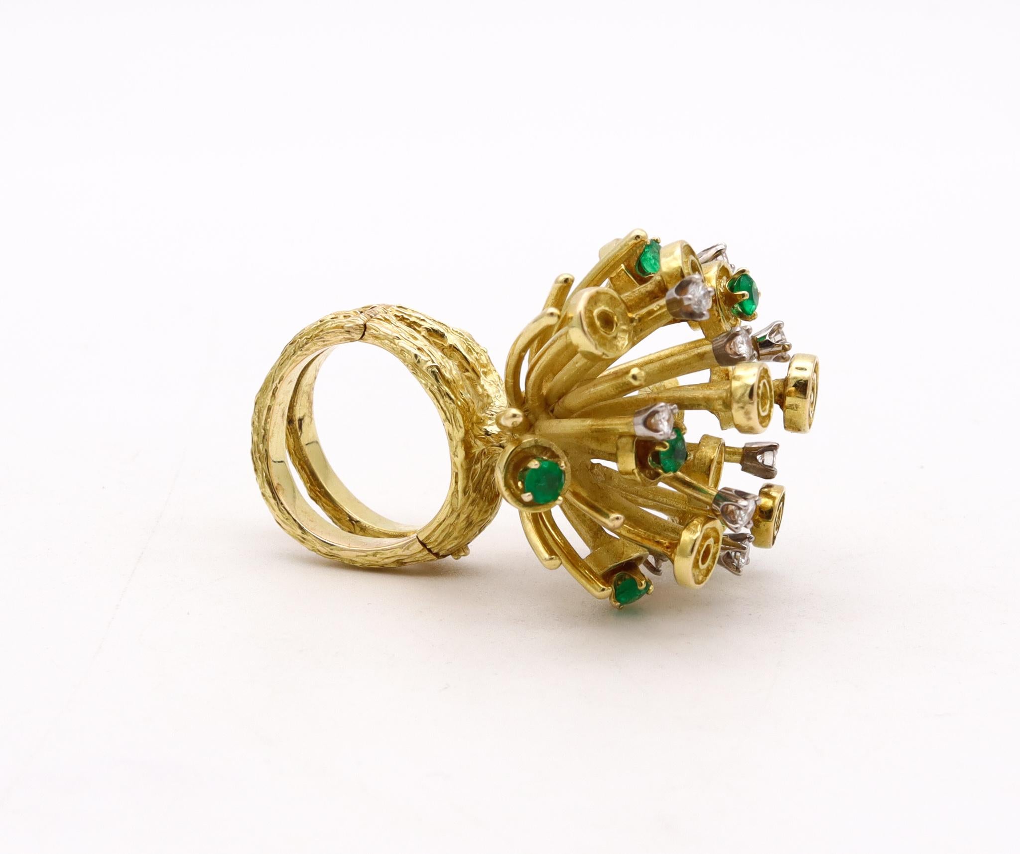 Scandinavian 1960 Sculptural Spikes Ring 18Kt Gold 1.38 Cts Diamonds Emeralds In Excellent Condition For Sale In Miami, FL